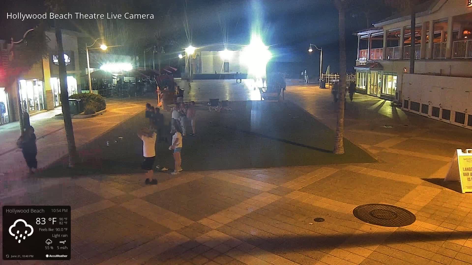 Hollywood Beach Theatre & Big Chairs Square Live Cam - Holywood, Broward, Florida, USA