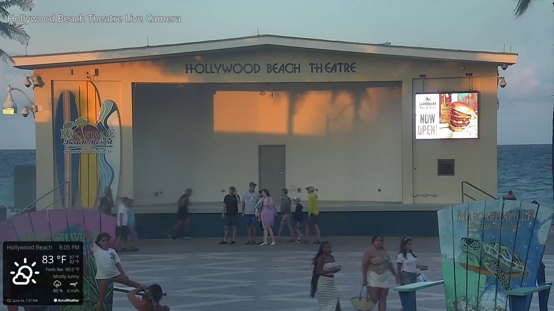 Hollywood Beach Theatre & Big Chairs Square Live Cam - Holywood, Broward, Florida, USA