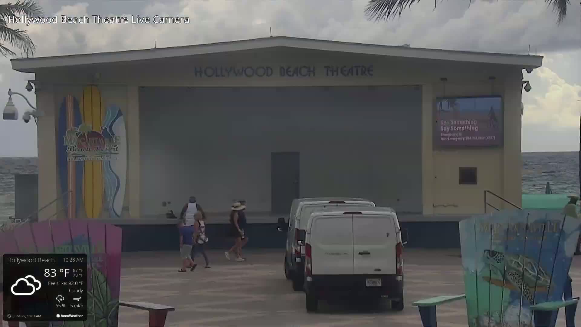 Hollywood Beach Theatre & Big Chairs Square Live Cam - Holywood, Broward, Florida, USA