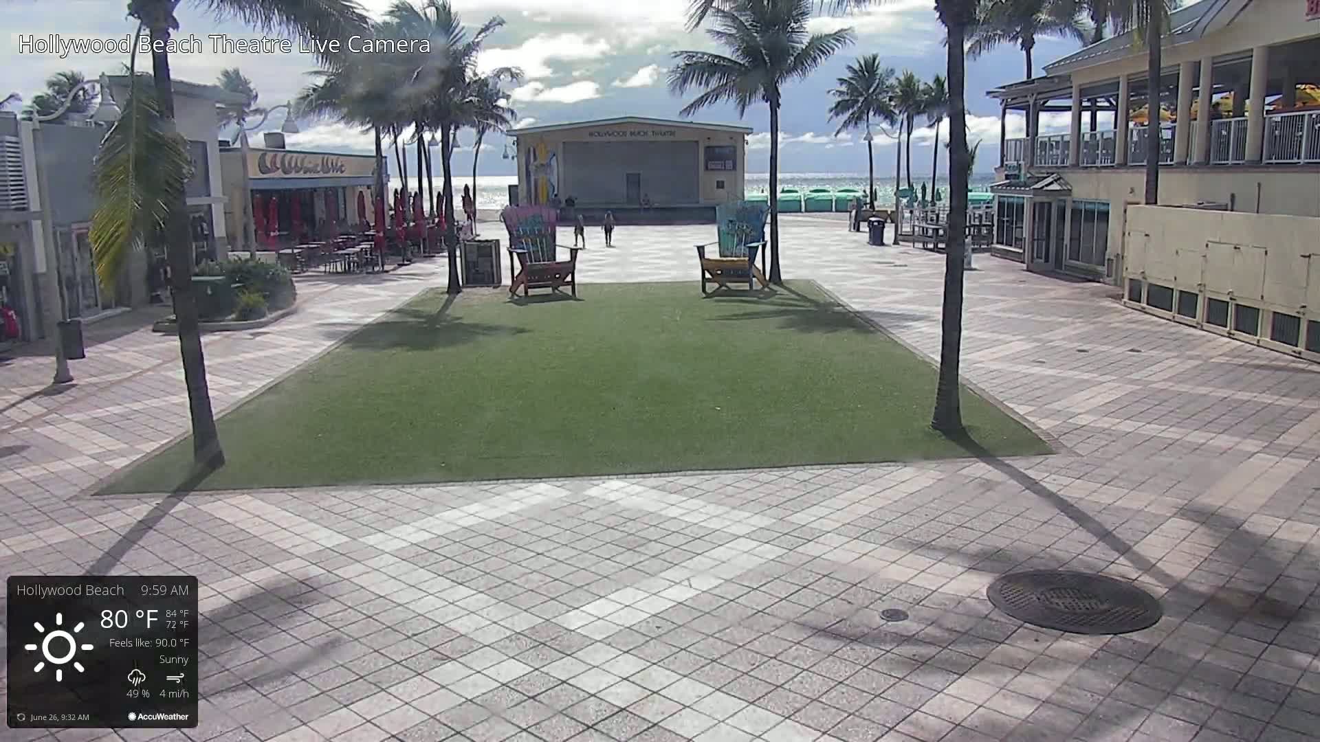 Hollywood Beach Theatre & Big Chairs Square Live Cam - Holywood, Broward, Florida, USA