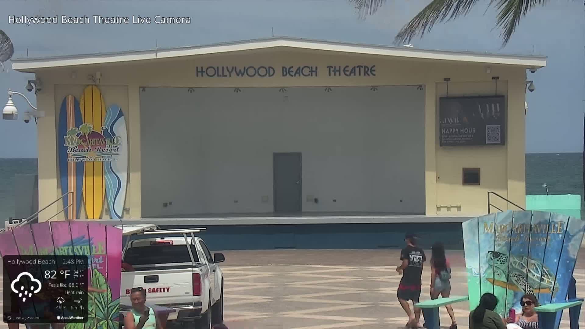 Hollywood Beach Theatre & Big Chairs Square Live Cam - Holywood, Broward, Florida, USA