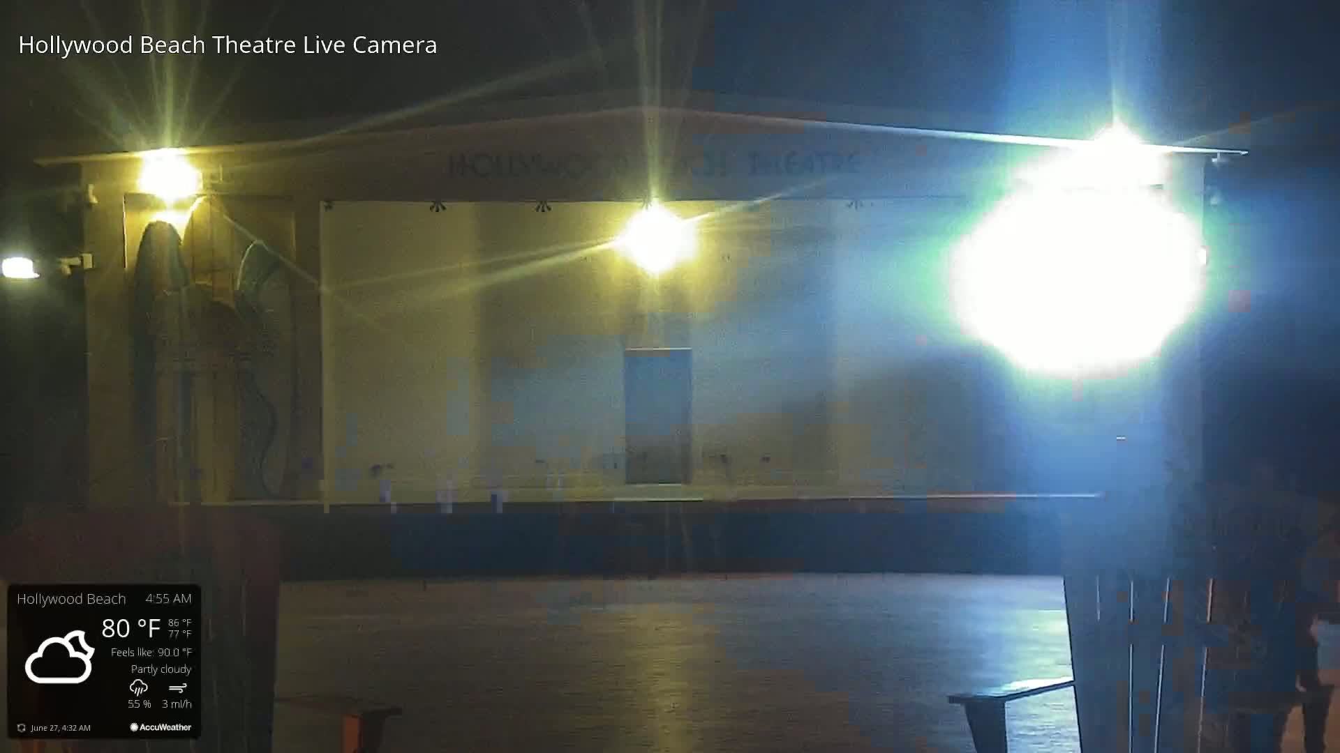 Hollywood Beach Theatre & Big Chairs Square Live Cam - Holywood, Broward, Florida, USA