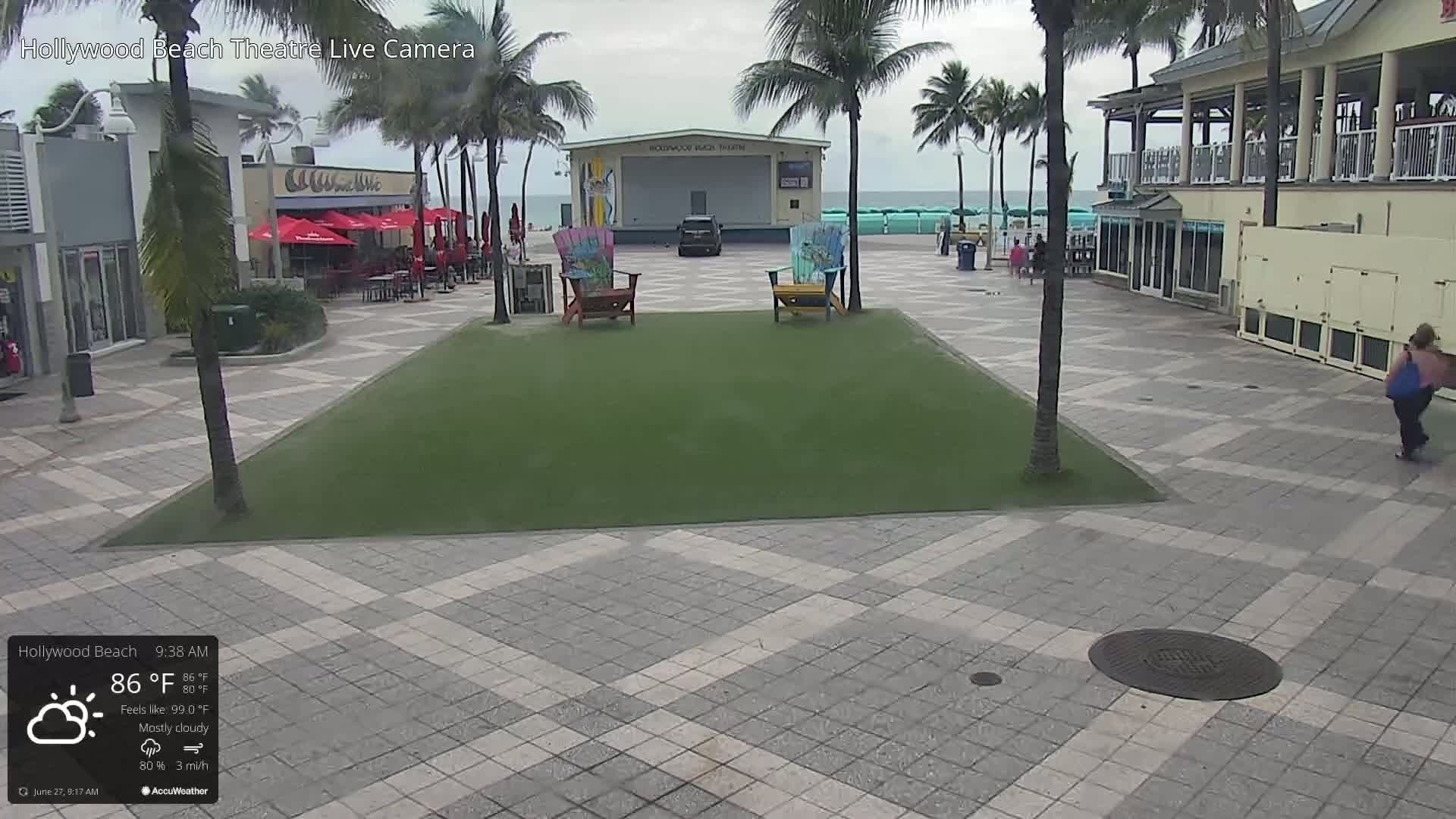 Hollywood Beach Theatre & Big Chairs Square Live Cam - Holywood, Broward, Florida, USA