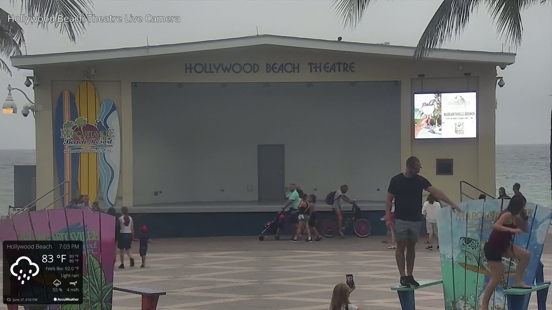 Hollywood Beach Theatre & Big Chairs Square Live Cam - Holywood, Broward, Florida, USA