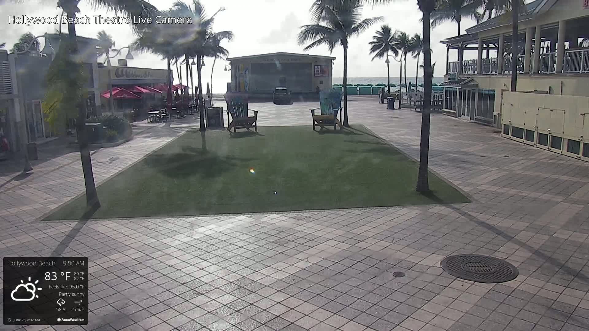 Hollywood Beach Theatre & Big Chairs Square Live Cam - Holywood, Broward, Florida, USA