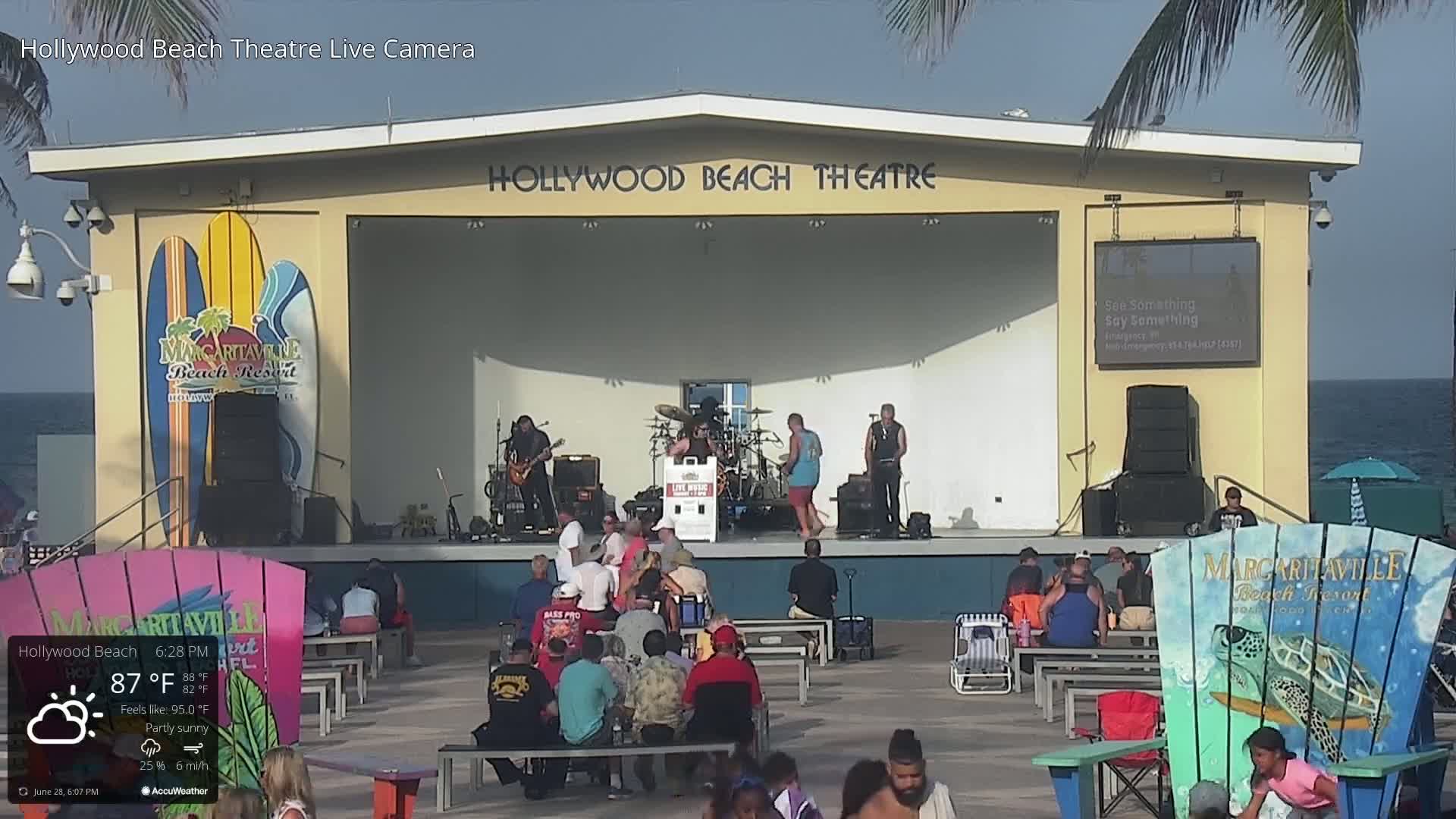 Hollywood Beach Theatre & Big Chairs Square Live Cam - Holywood, Broward, Florida, USA