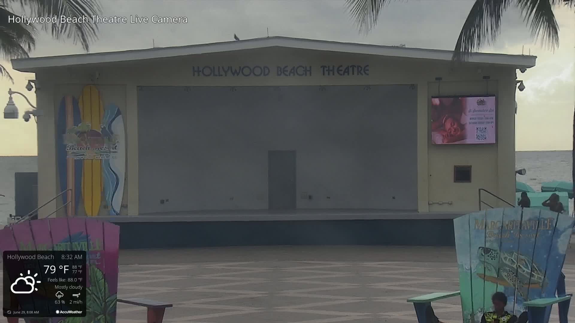 Hollywood Beach Theatre & Big Chairs Square Live Cam - Holywood, Broward, Florida, USA