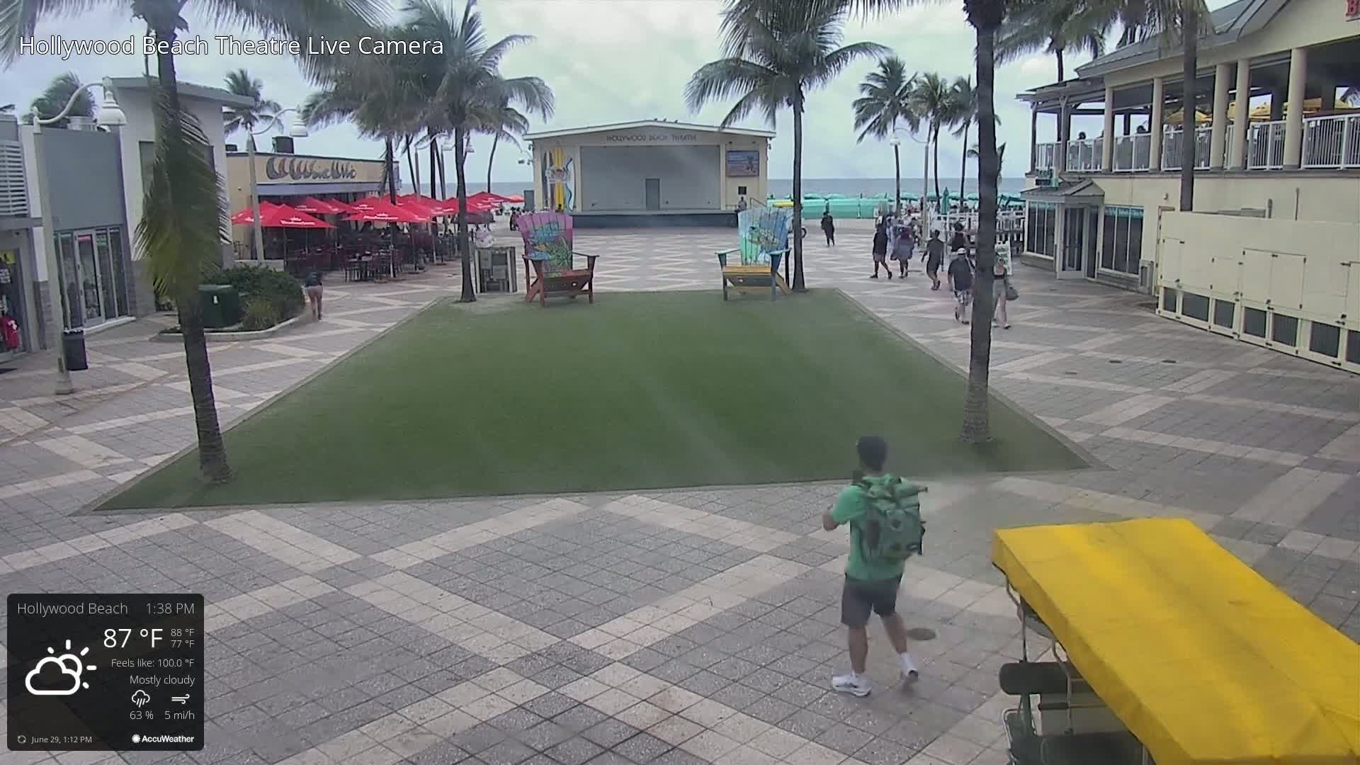Hollywood Beach Theatre & Big Chairs Square Live Cam - Holywood, Broward, Florida, USA