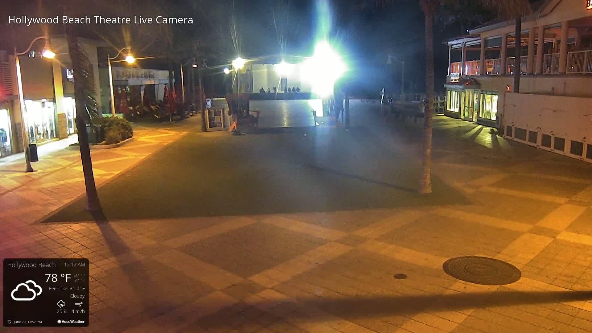 Hollywood Beach Theatre & Big Chairs Square Live Cam - Holywood, Broward, Florida, USA