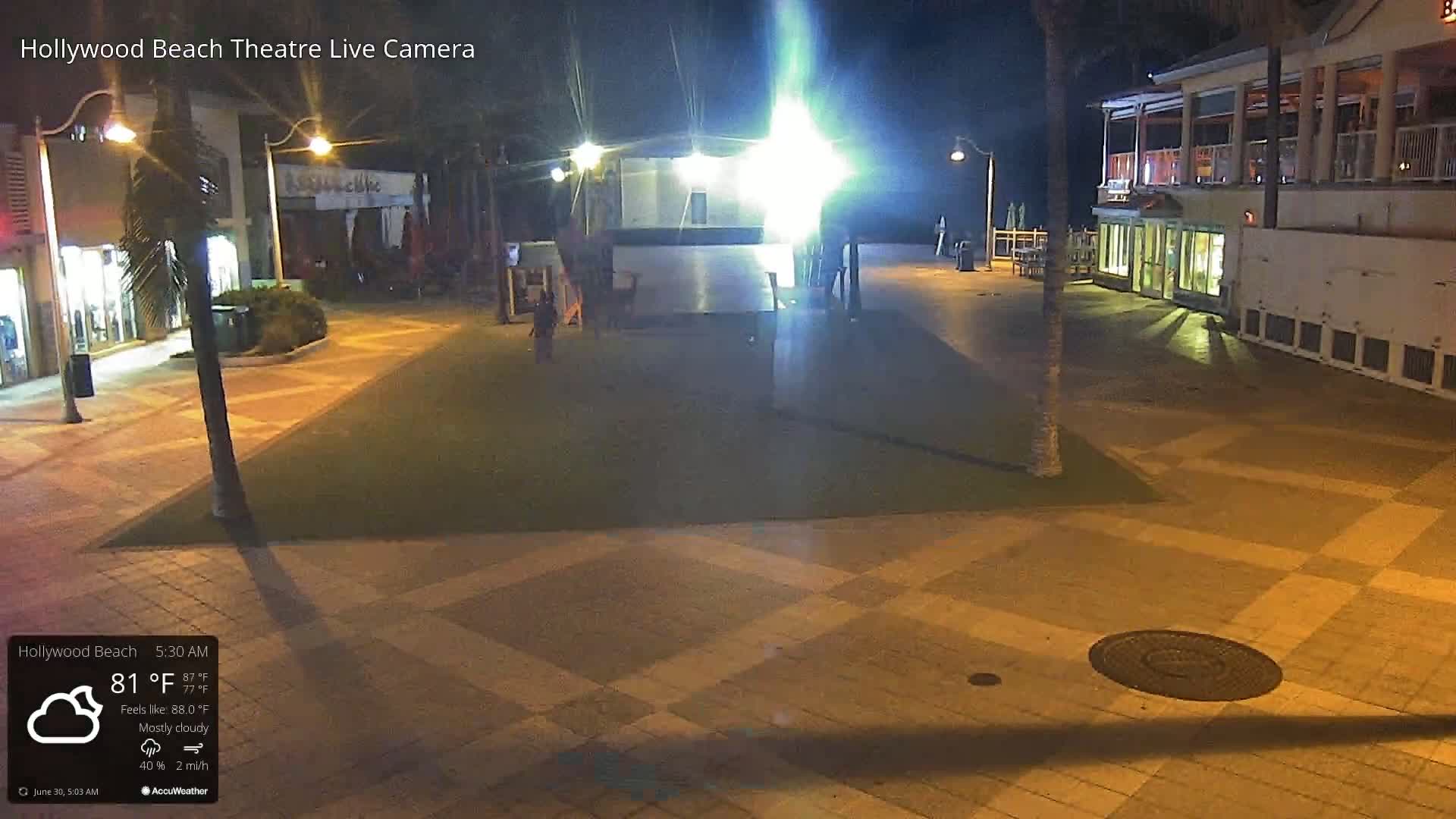 Hollywood Beach Theatre & Big Chairs Square Live Cam - Holywood, Broward, Florida, USA