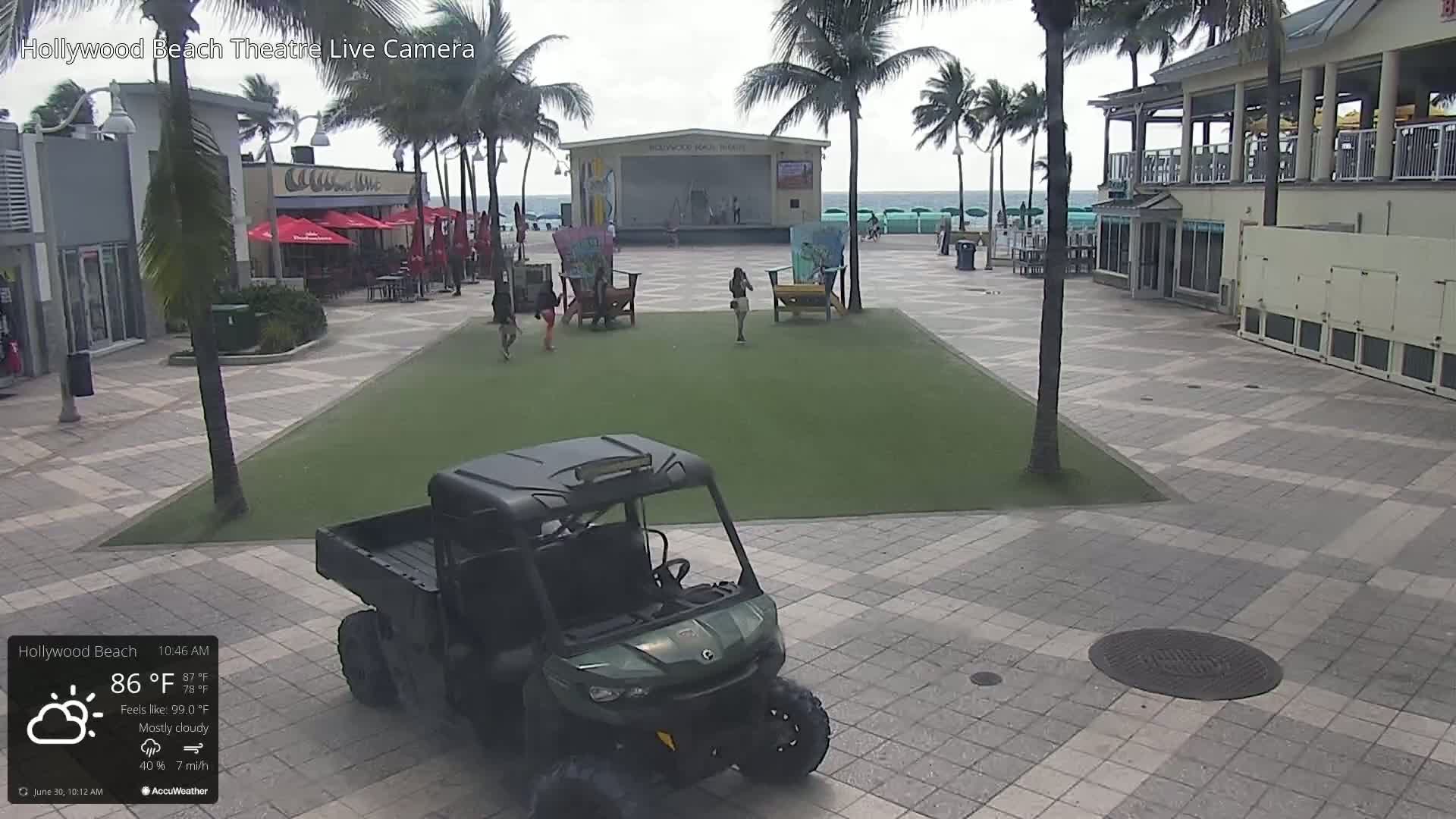 Hollywood Beach Theatre & Big Chairs Square Live Cam - Holywood, Broward, Florida, USA