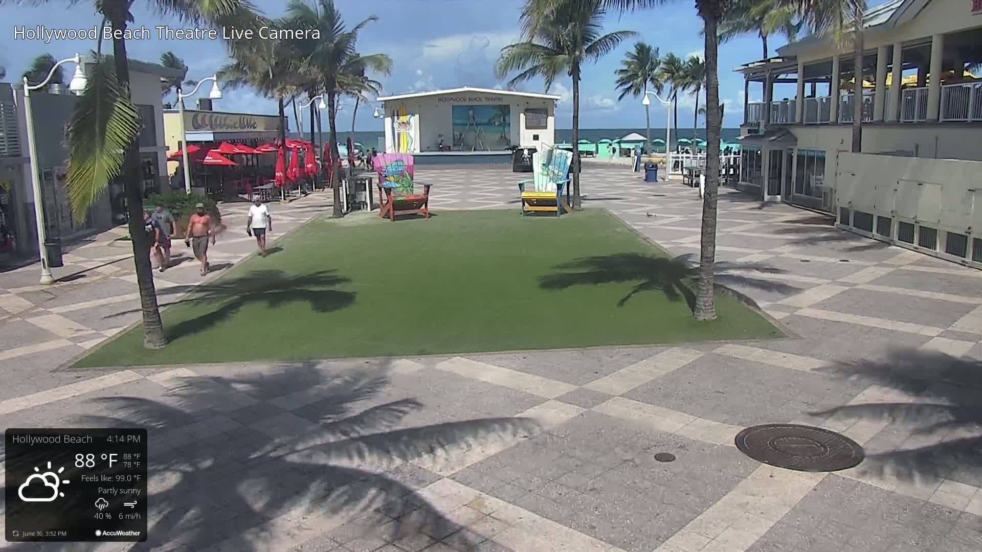 Hollywood Beach Theatre & Big Chairs Square Live Cam - Holywood, Broward, Florida, USA