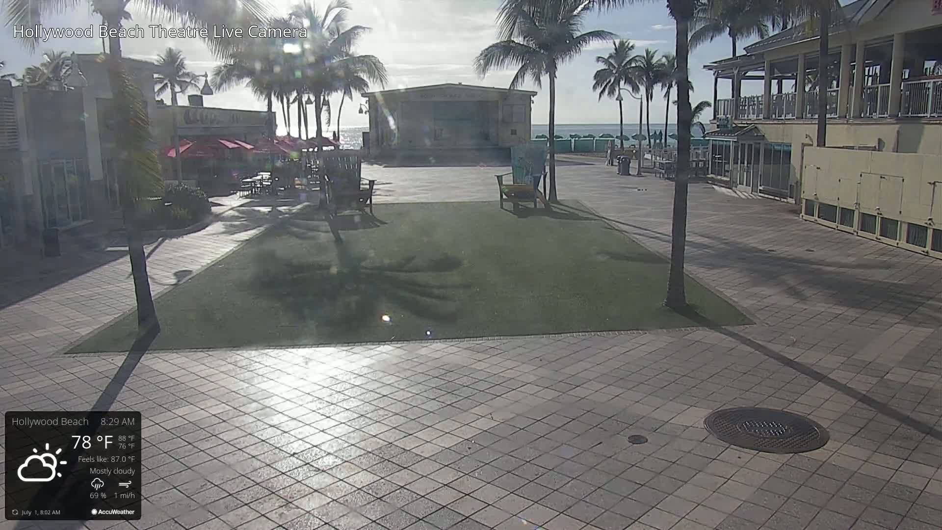Hollywood Beach Theatre & Big Chairs Square Live Cam - Holywood, Broward, Florida, USA