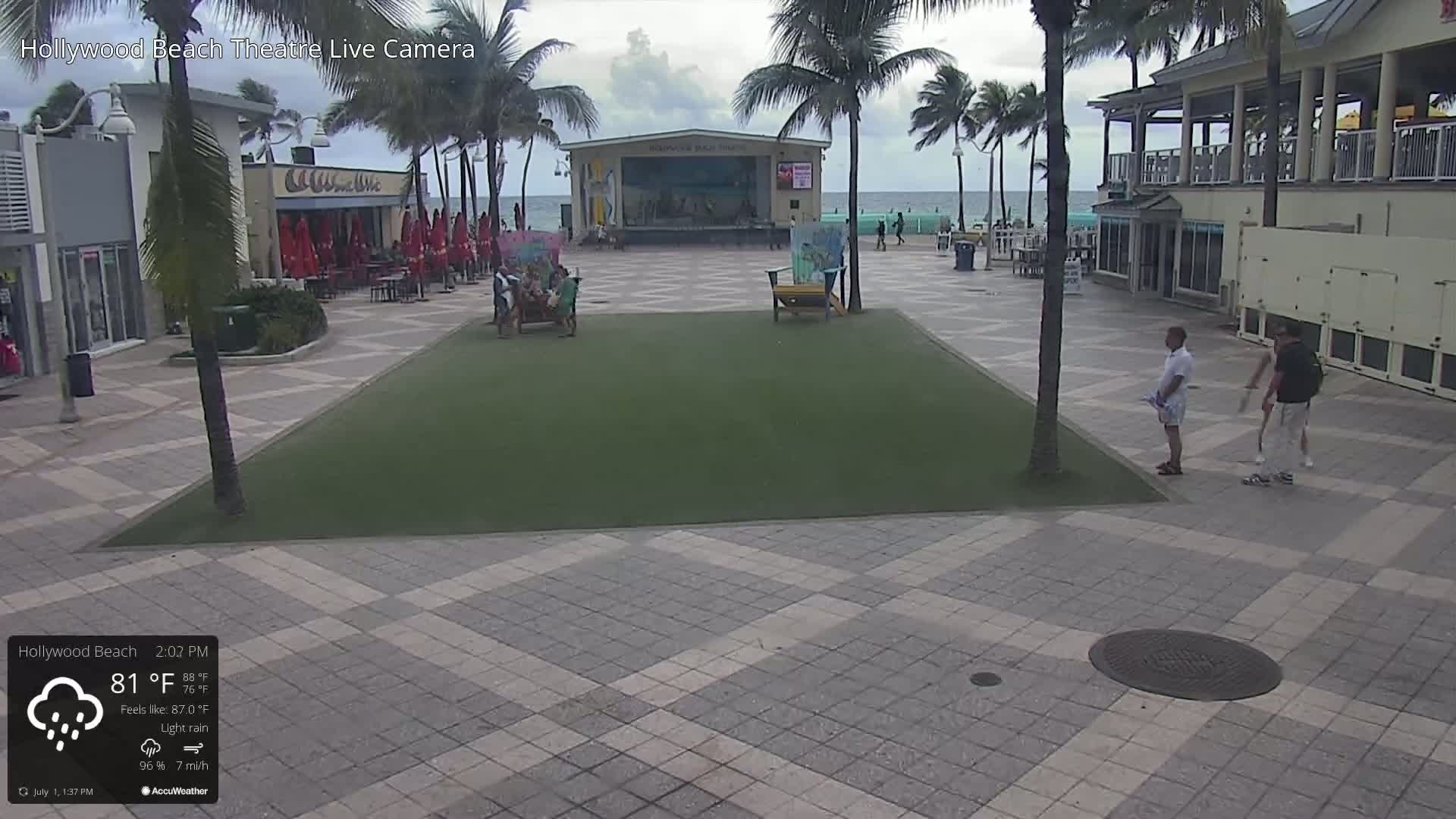 Hollywood Beach Theatre & Big Chairs Square Live Cam - Holywood, Broward, Florida, USA