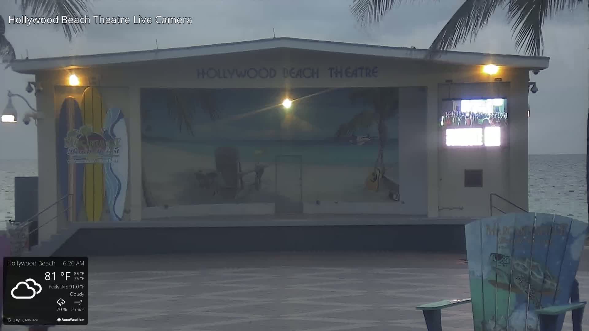 Hollywood Beach Theatre & Big Chairs Square Live Cam - Holywood, Broward, Florida, USA