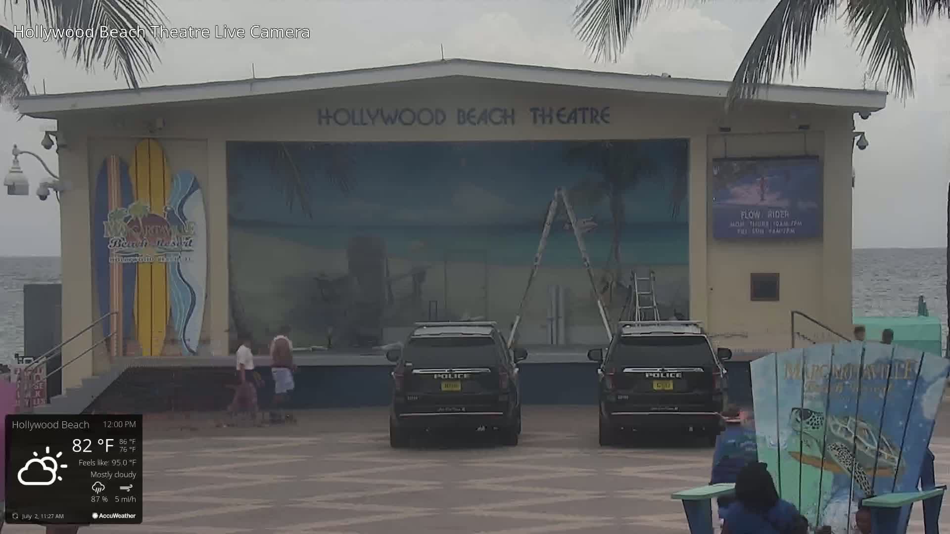 Hollywood Beach Theatre & Big Chairs Square Live Cam - Holywood, Broward, Florida, USA