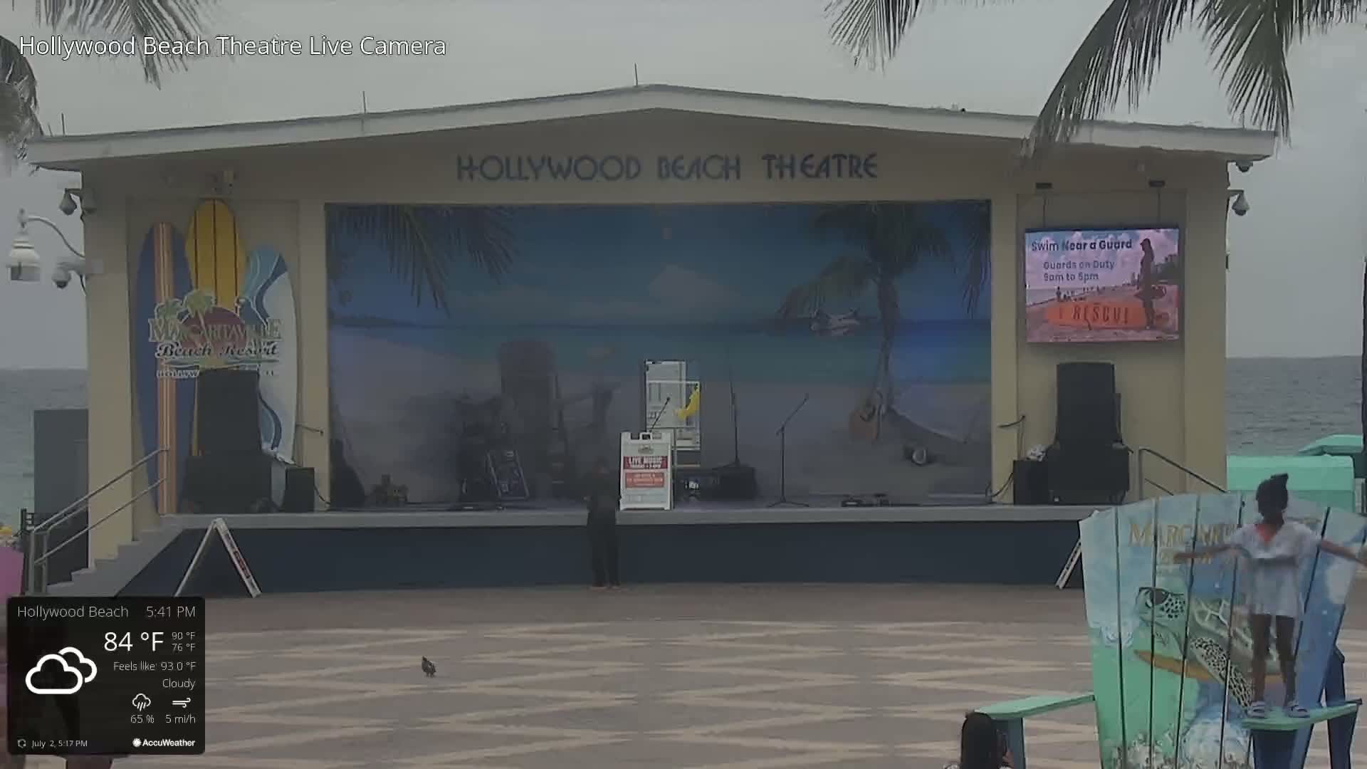 Hollywood Beach Theatre & Big Chairs Square Live Cam - Holywood, Broward, Florida, USA