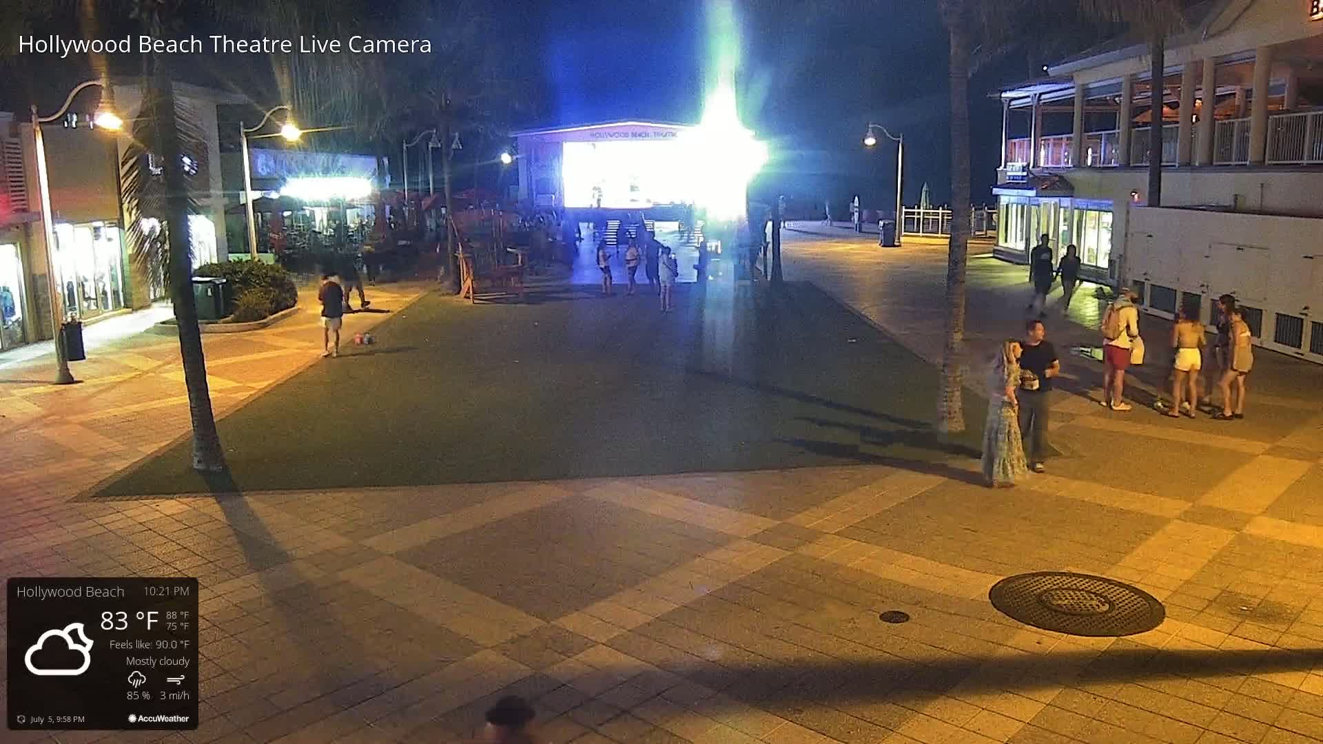 Hollywood Beach Theatre & Big Chairs Square Live Cam - Holywood, Broward, Florida, USA