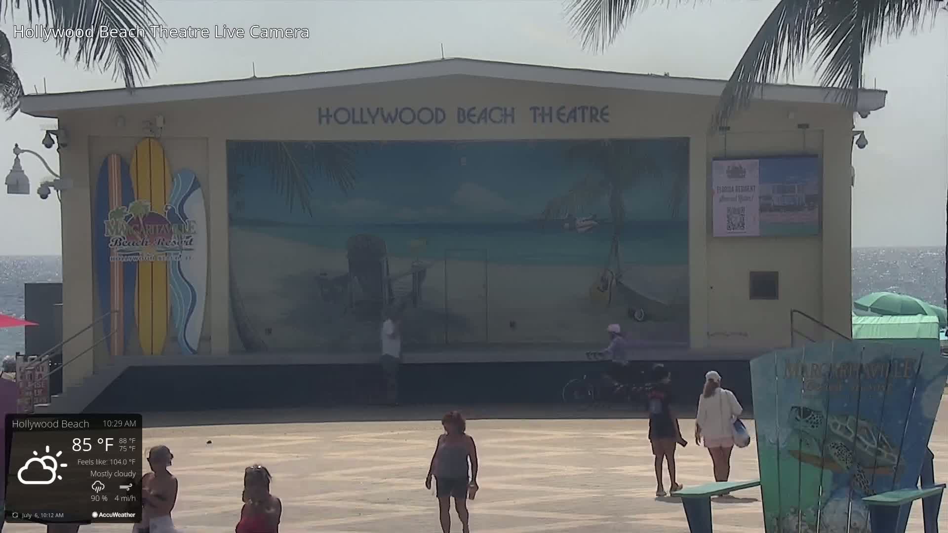 Hollywood Beach Theatre & Big Chairs Square Live Cam - Holywood, Broward, Florida, USA