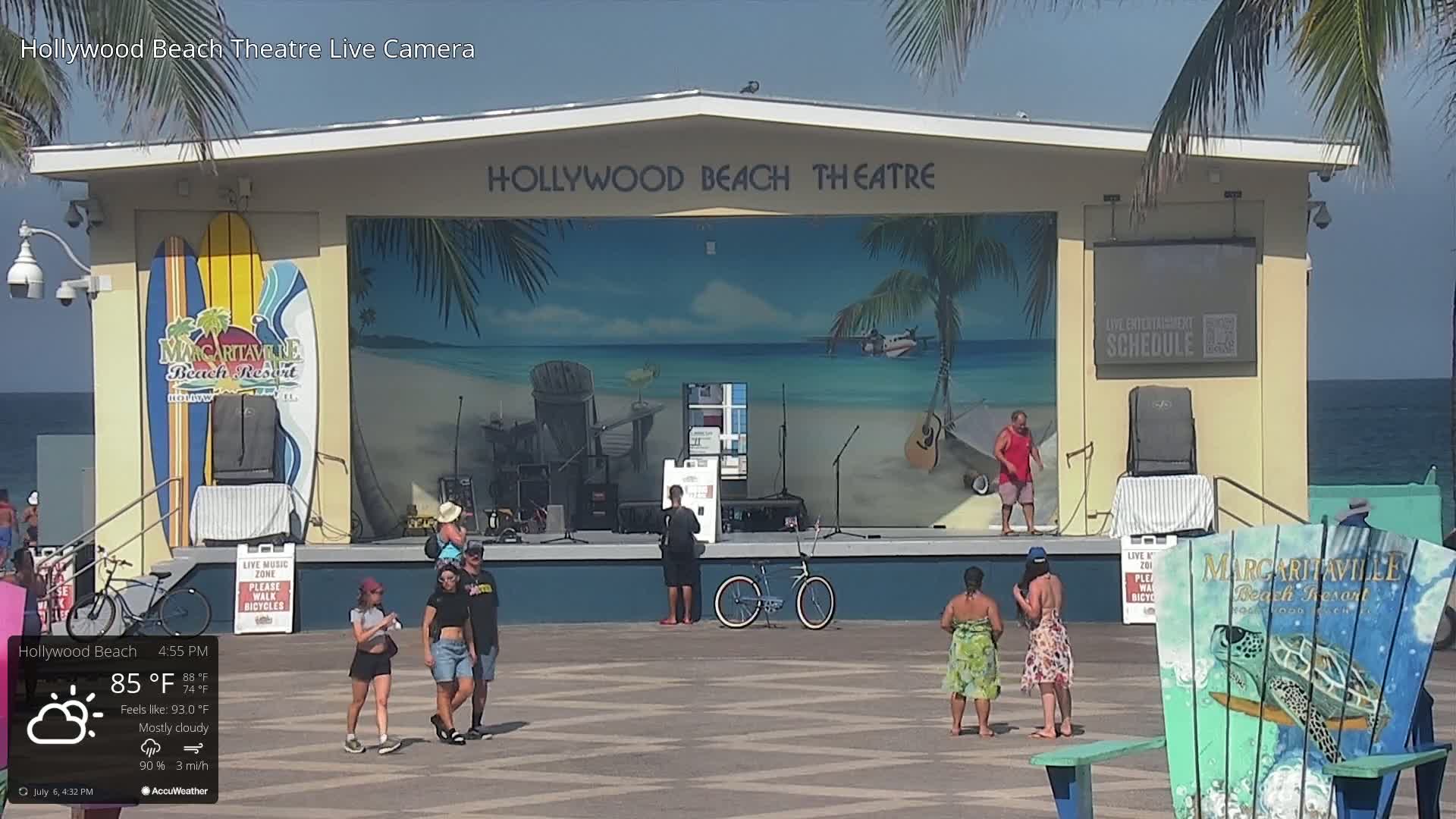 Hollywood Beach Theatre & Big Chairs Square Live Cam - Holywood, Broward, Florida, USA