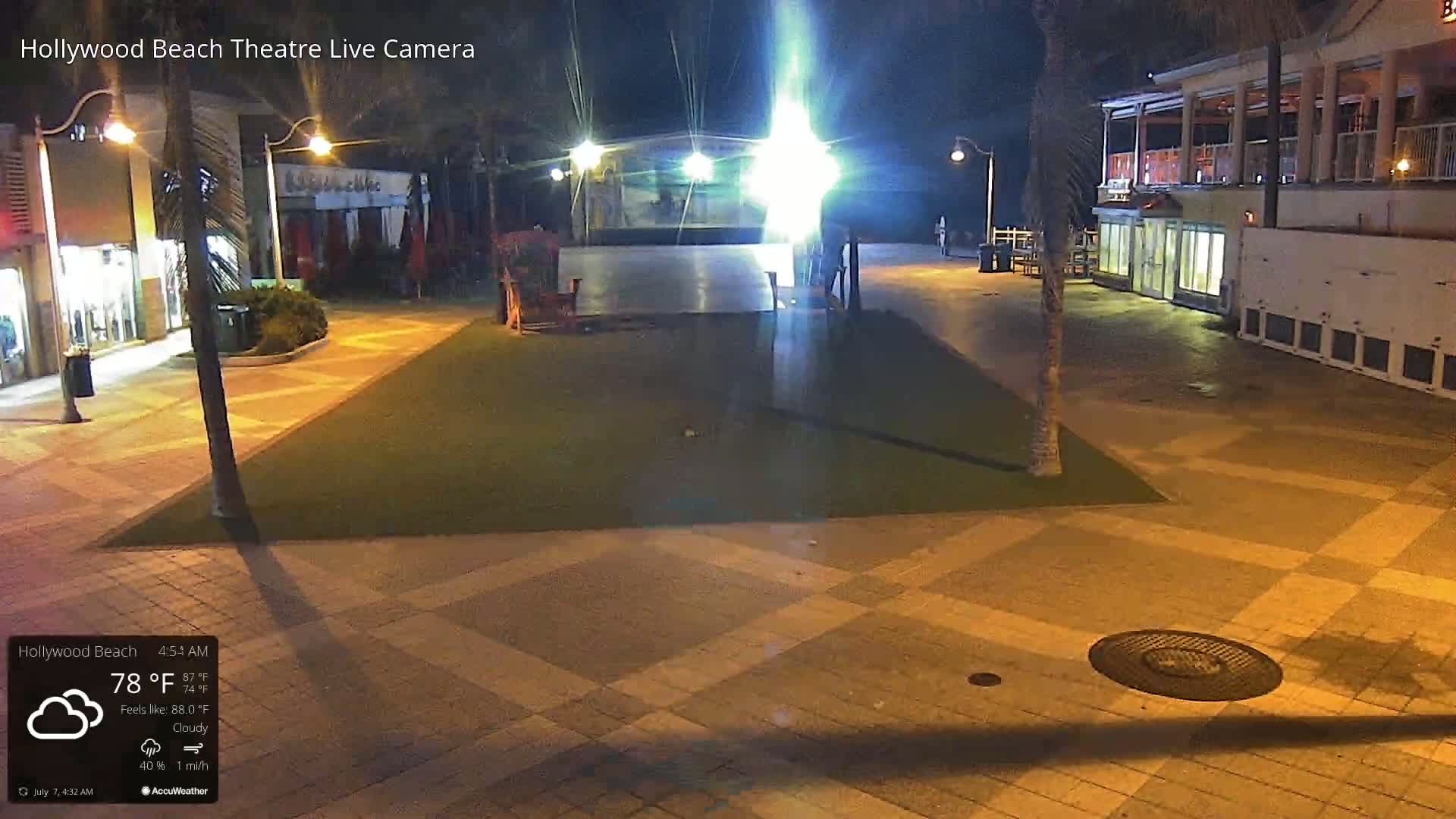 Hollywood Beach Theatre & Big Chairs Square Live Cam - Holywood, Broward, Florida, USA