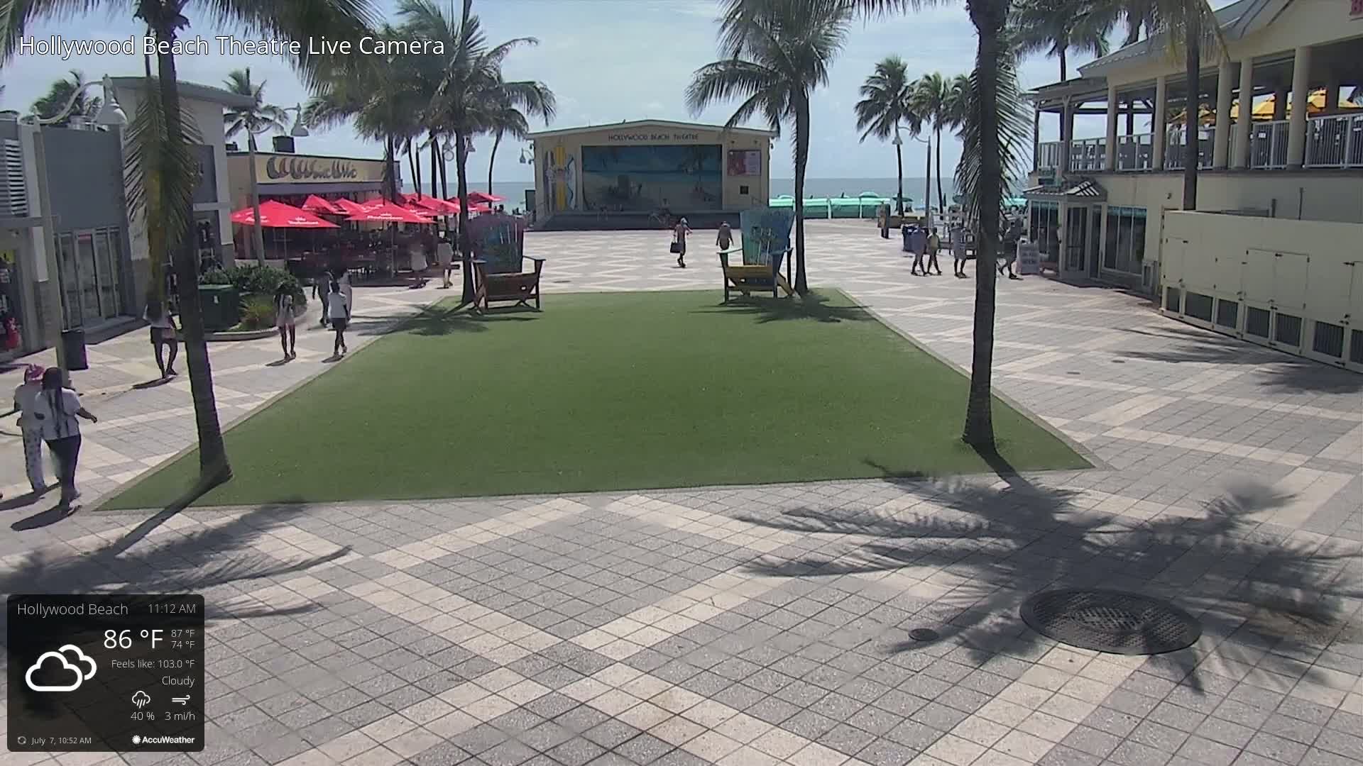 Hollywood Beach Theatre & Big Chairs Square Live Cam - Holywood, Broward, Florida, USA