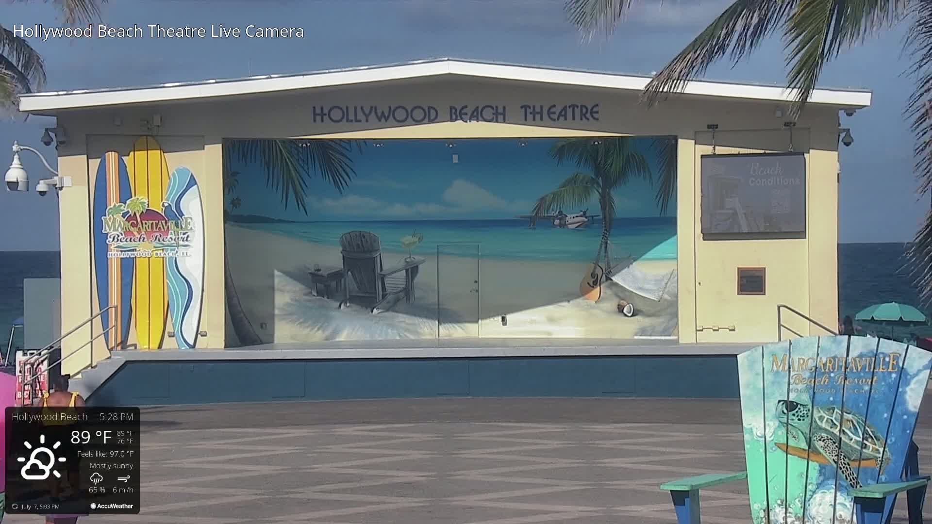 Hollywood Beach Theatre & Big Chairs Square Live Cam - Holywood, Broward, Florida, USA