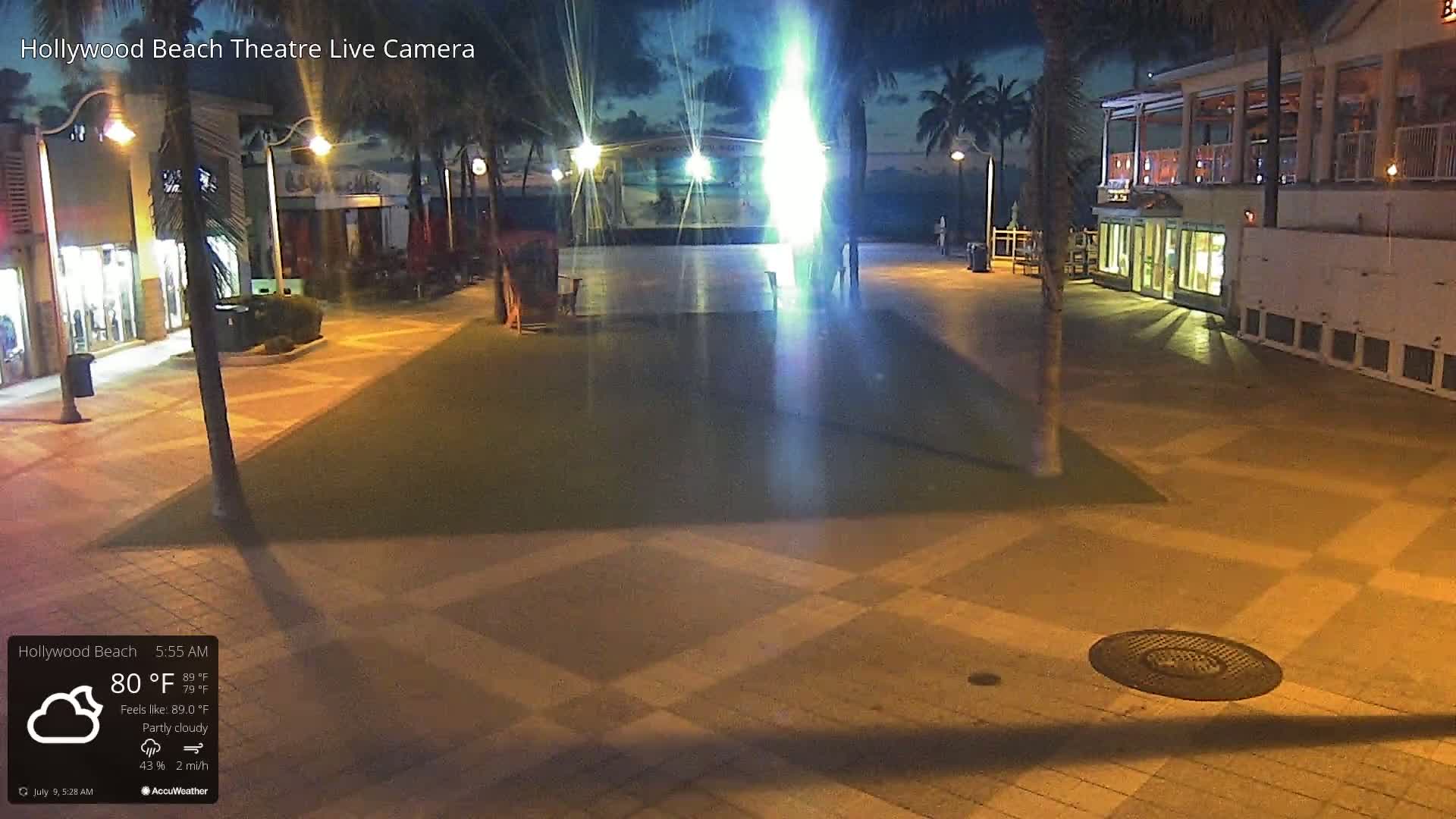 Hollywood Beach Theatre & Big Chairs Square Live Cam - Holywood, Broward, Florida, USA