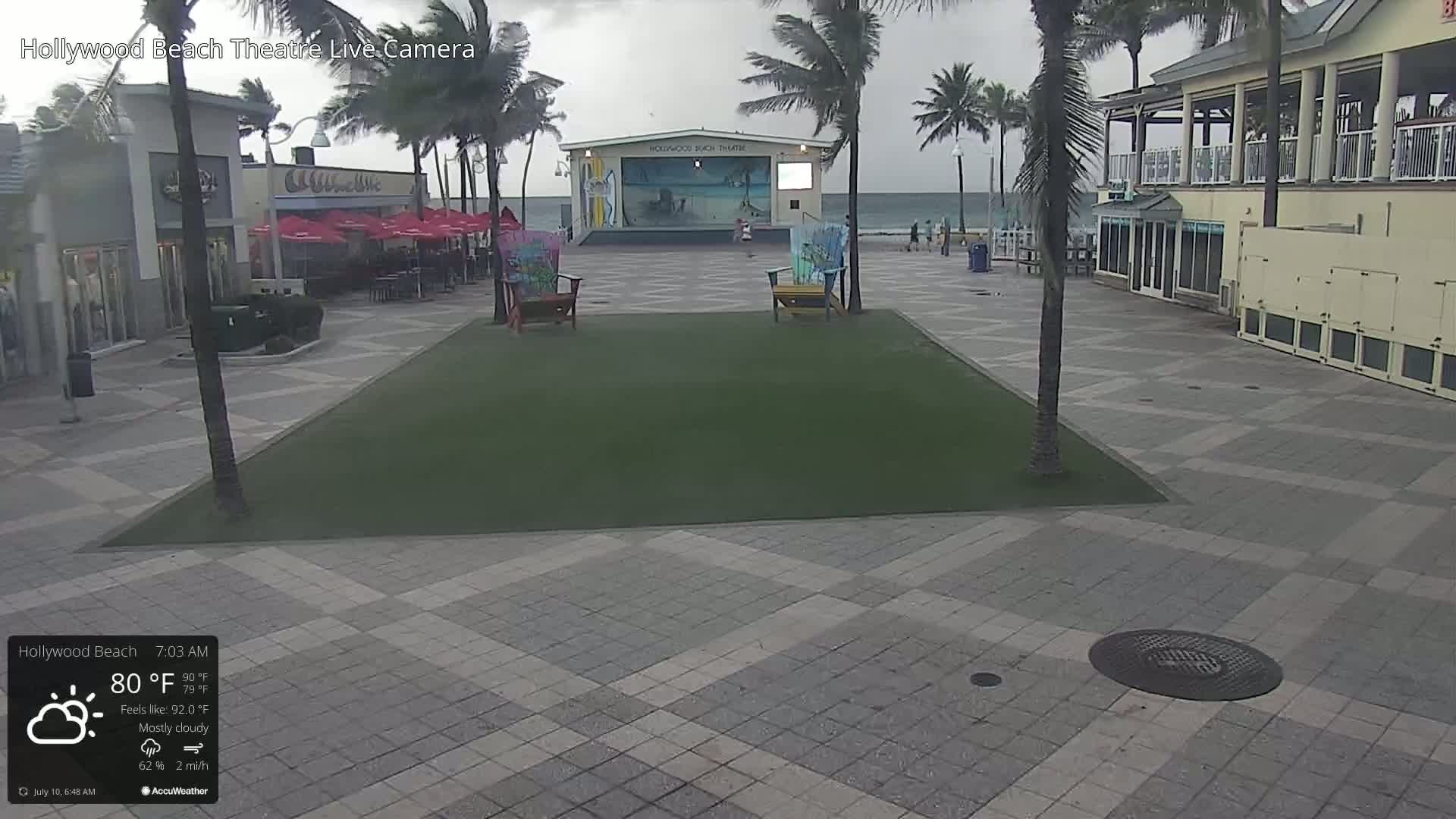 Hollywood Beach Theatre & Big Chairs Square Live Cam - Holywood, Broward, Florida, USA