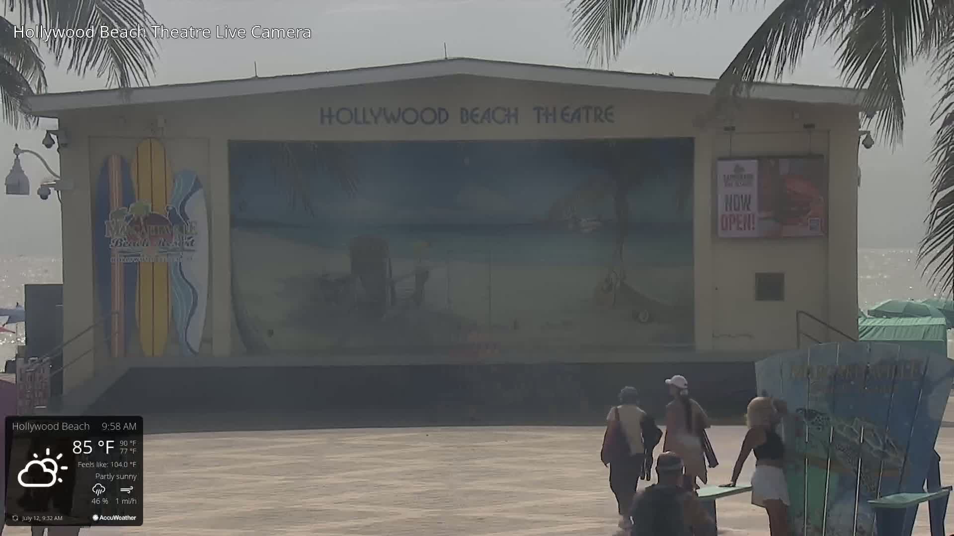 Hollywood Beach Theatre & Big Chairs Square Live Cam - Holywood, Broward, Florida, USA
