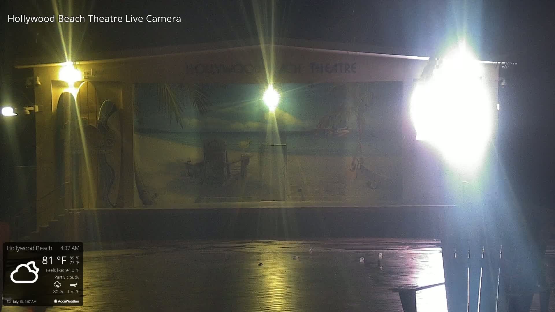 Hollywood Beach Theatre & Big Chairs Square Live Cam - Holywood, Broward, Florida, USA