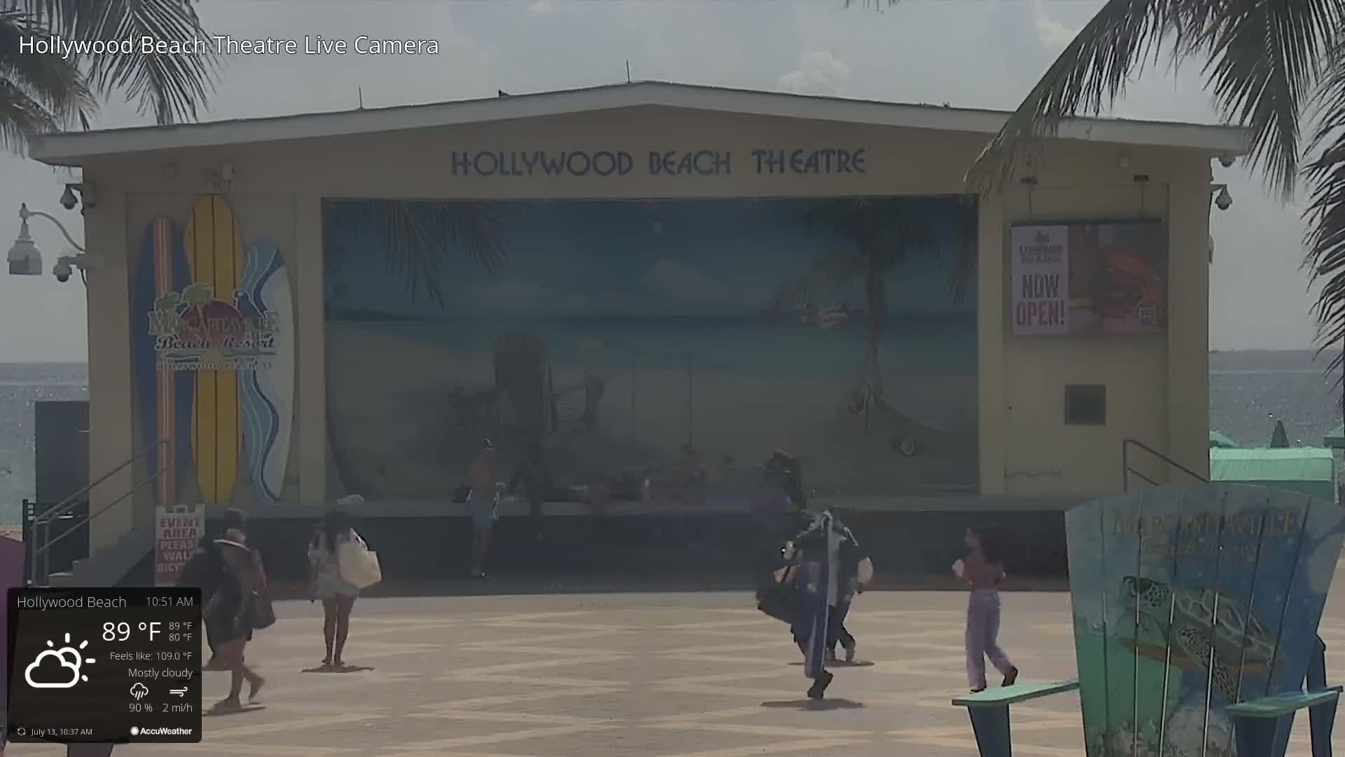 Hollywood Beach Theatre & Big Chairs Square Live Cam - Holywood, Broward, Florida, USA