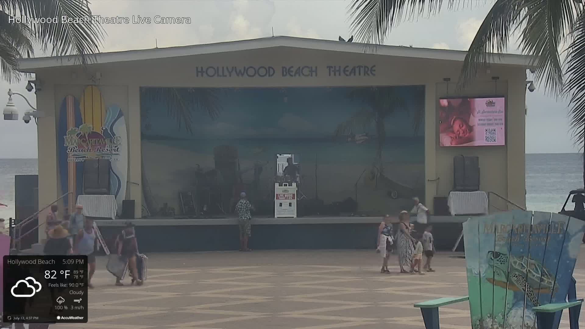 Hollywood Beach Theatre & Big Chairs Square Live Cam - Holywood, Broward, Florida, USA