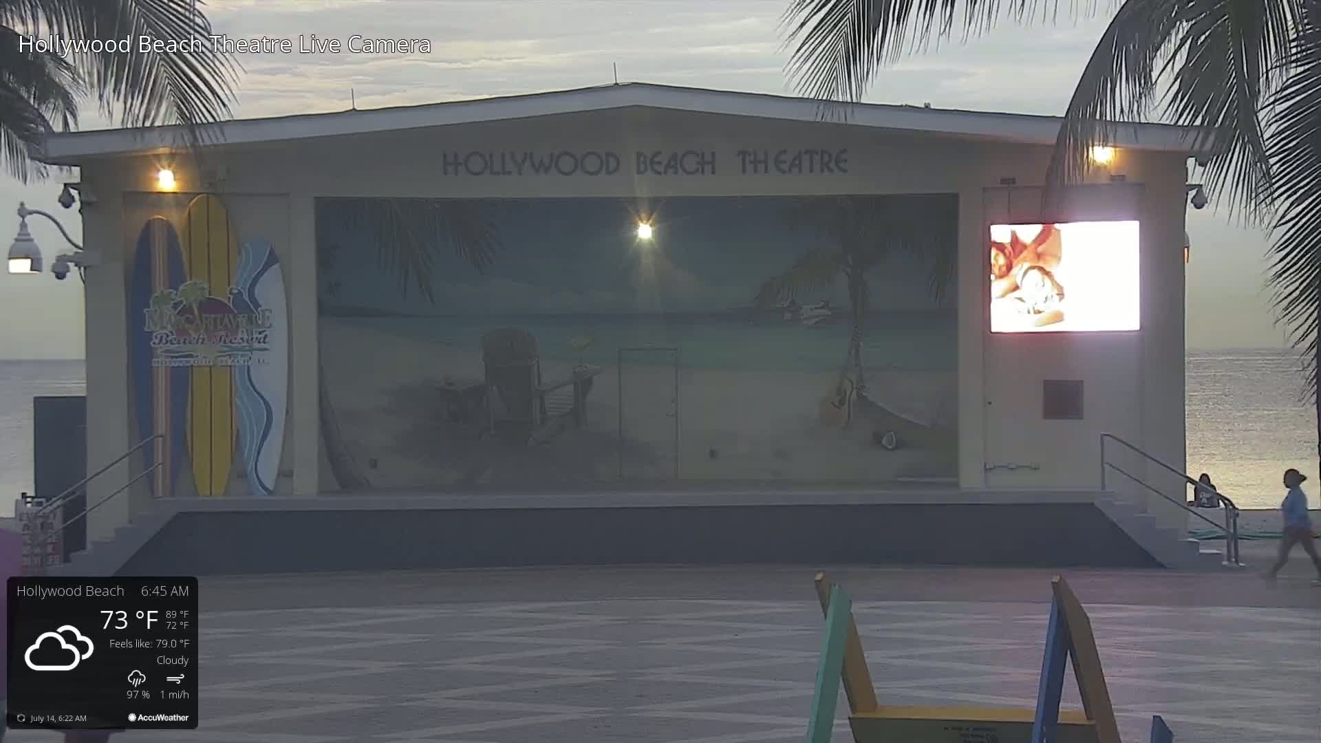 Hollywood Beach Theatre & Big Chairs Square Live Cam - Holywood, Broward, Florida, USA