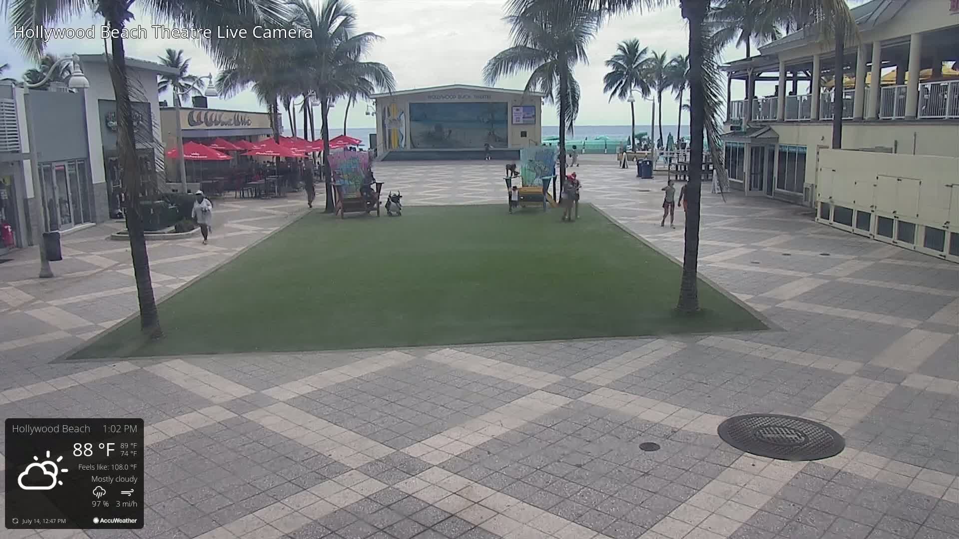 Hollywood Beach Theatre & Big Chairs Square Live Cam - Holywood, Broward, Florida, USA