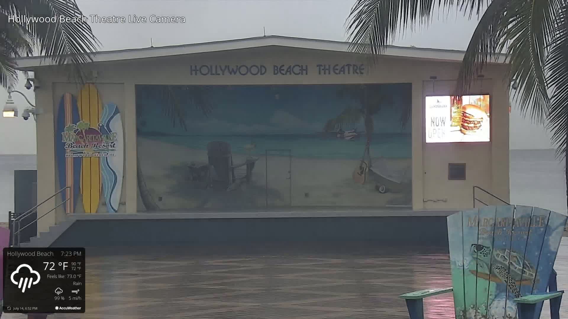 Hollywood Beach Theatre & Big Chairs Square Live Cam - Holywood, Broward, Florida, USA