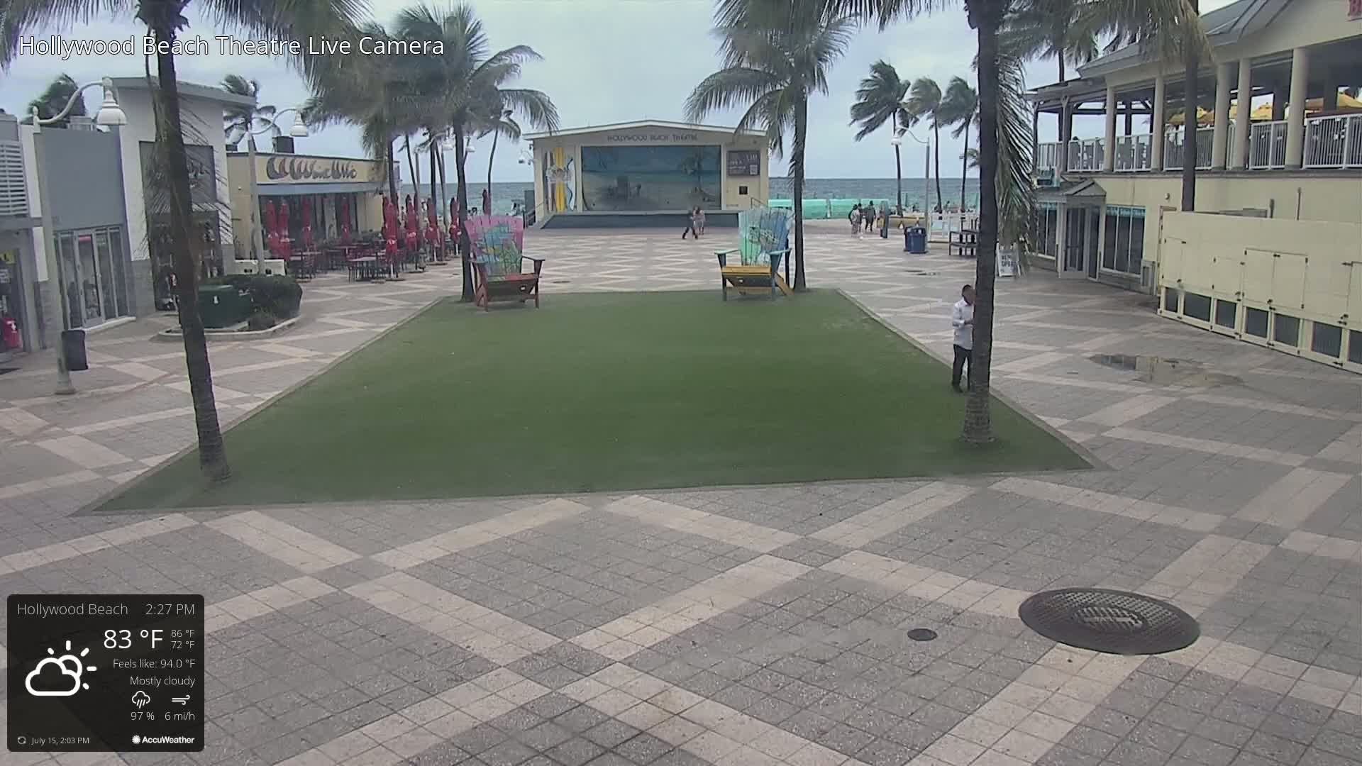 Hollywood Beach Theatre & Big Chairs Square Live Cam - Holywood, Broward, Florida, USA