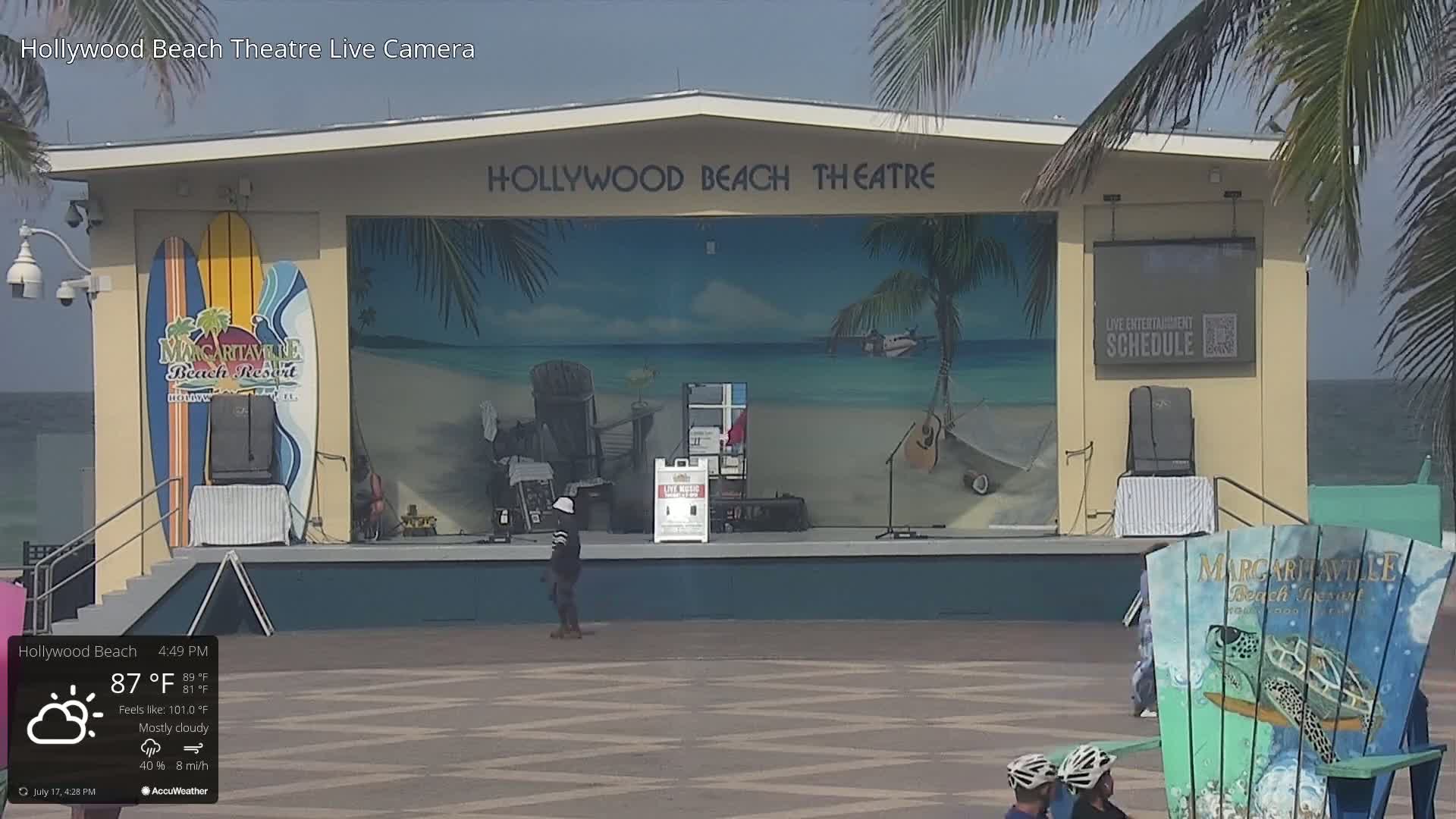 Hollywood Beach Theatre & Big Chairs Square Live Cam - Holywood, Broward, Florida, USA