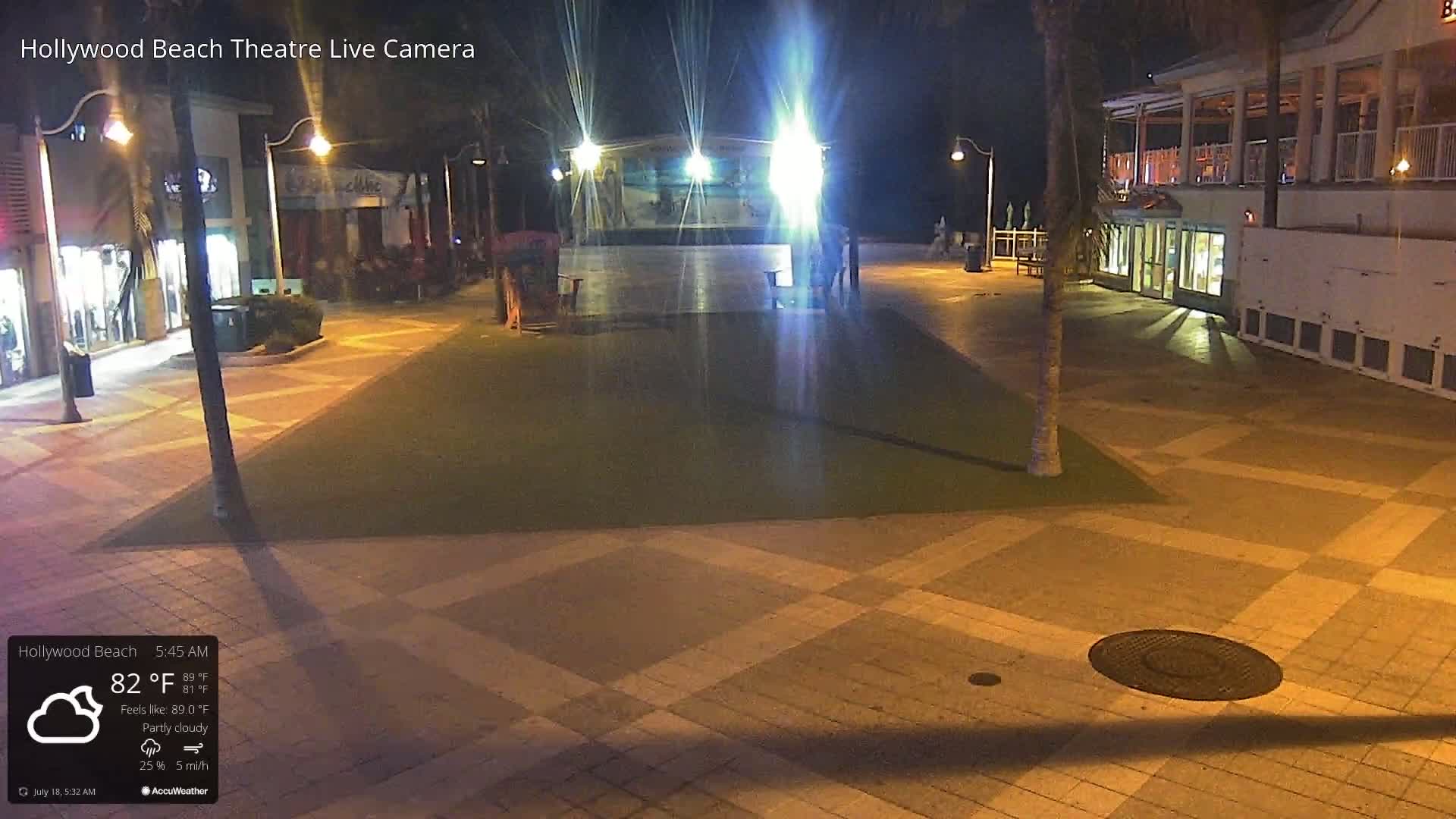 Hollywood Beach Theatre & Big Chairs Square Live Cam - Holywood, Broward, Florida, USA
