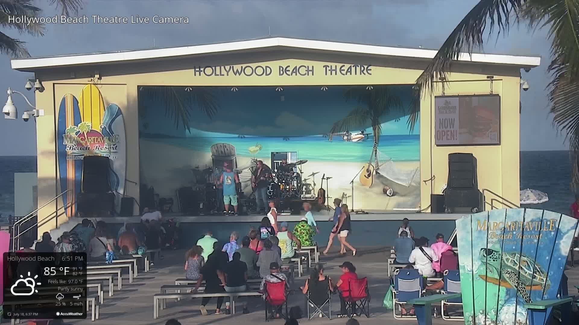 Hollywood Beach Theatre & Big Chairs Square Live Cam - Holywood, Broward, Florida, USA