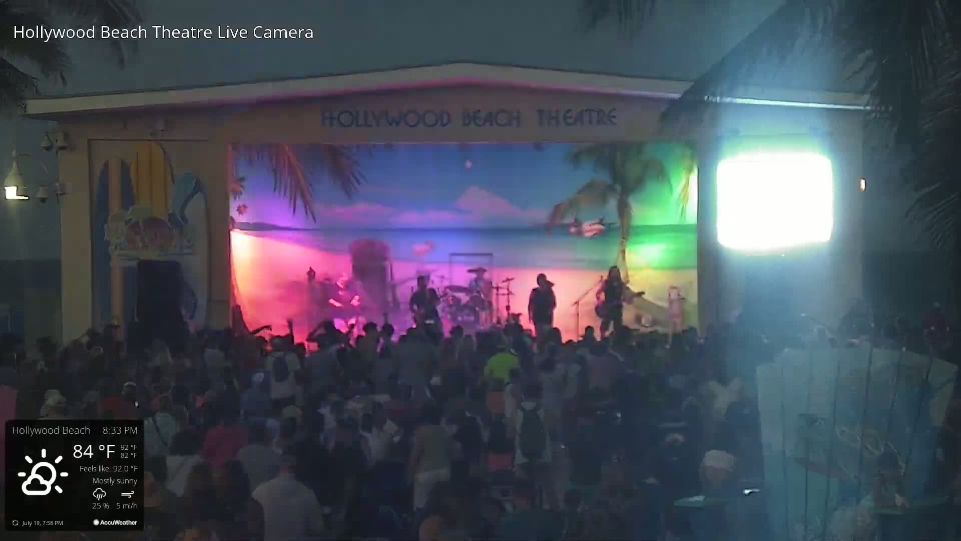 Hollywood Beach Theatre & Big Chairs Square Live Cam - Holywood, Broward, Florida, USA