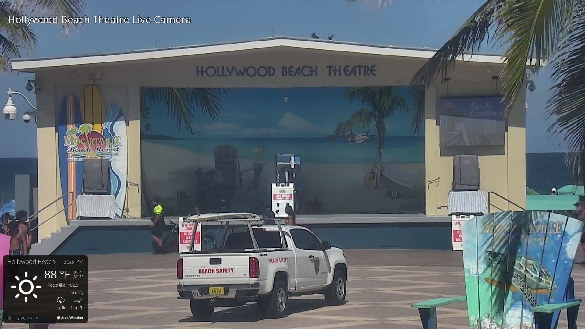 Hollywood Beach Theatre & Big Chairs Square Live Cam - Holywood, Broward, Florida, USA