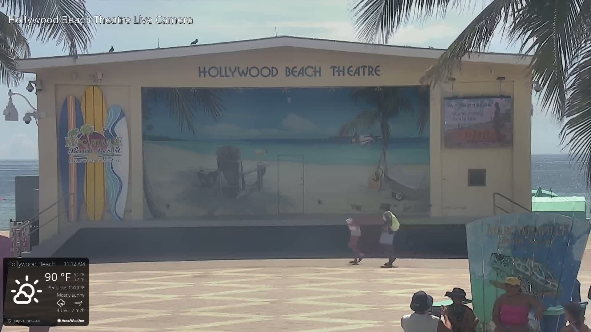 Hollywood Beach Theatre & Big Chairs Square Live Cam - Holywood, Broward, Florida, USA
