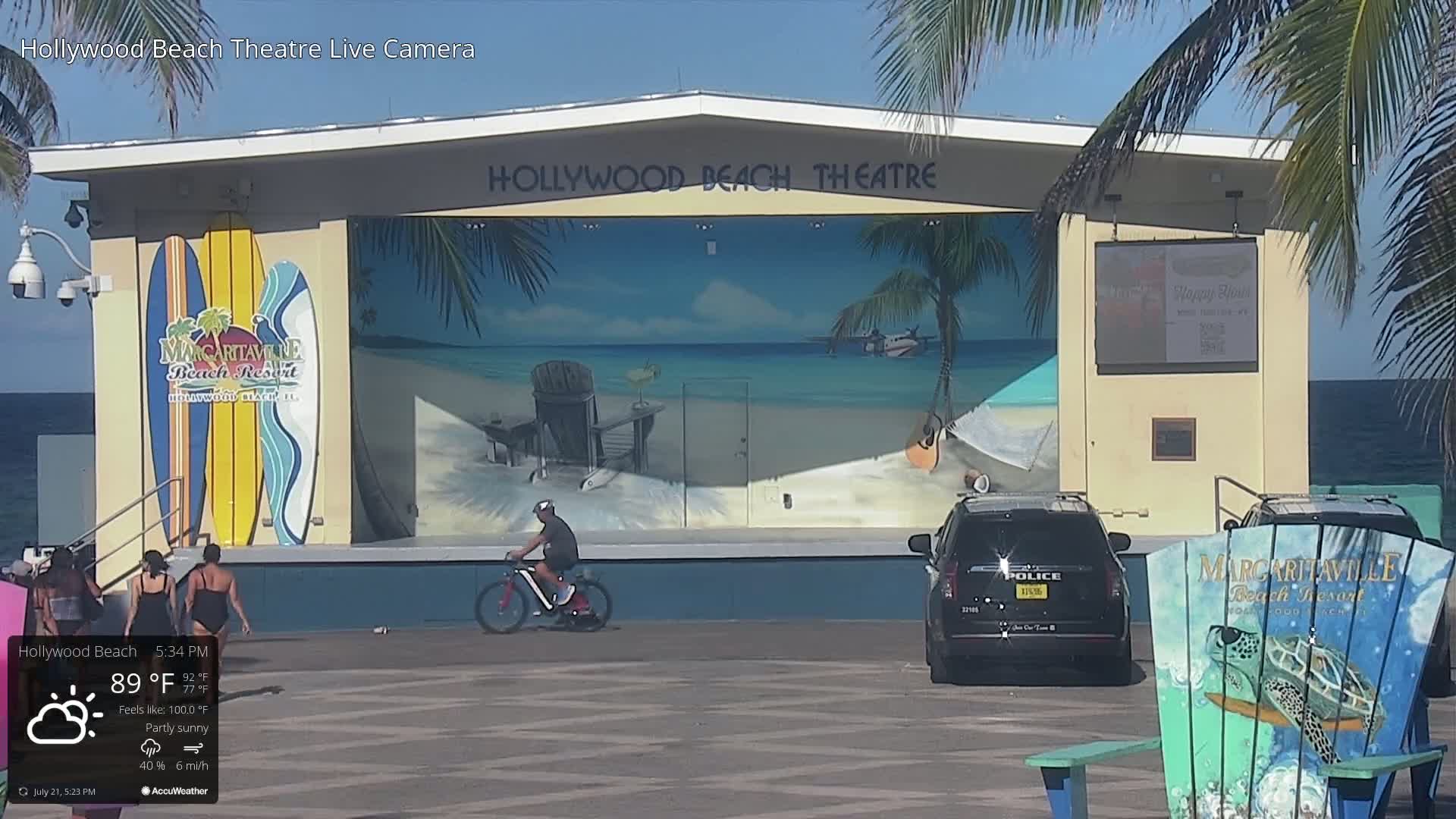 Hollywood Beach Theatre & Big Chairs Square Live Cam - Holywood, Broward, Florida, USA