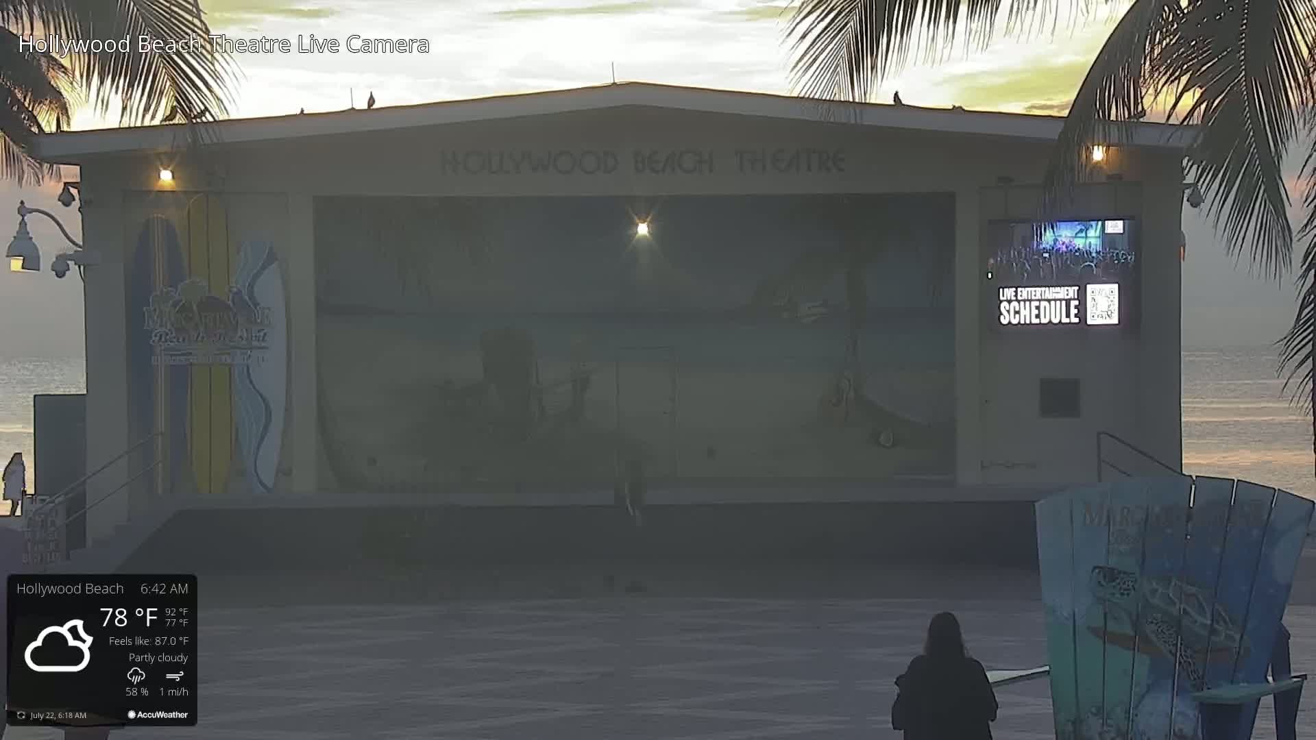 Hollywood Beach Theatre & Big Chairs Square Live Cam - Holywood, Broward, Florida, USA