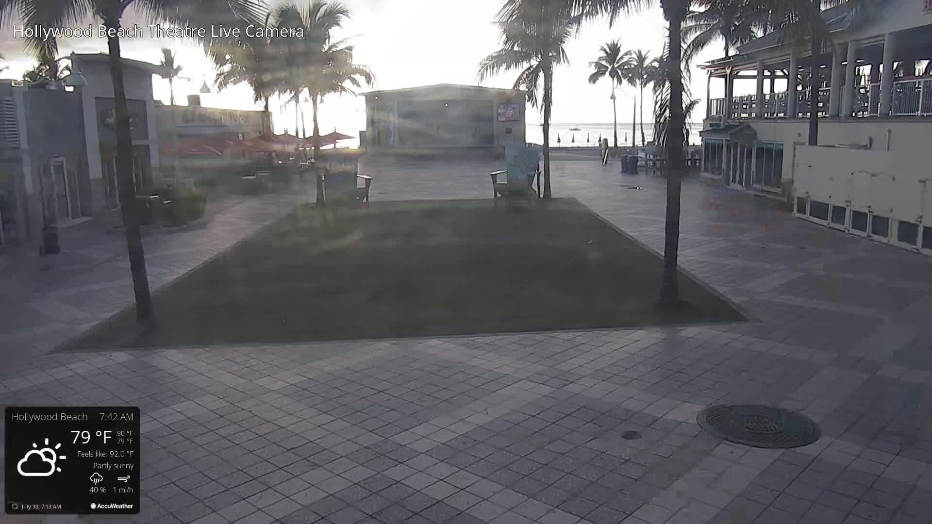Hollywood Beach Theatre & Big Chairs Square Live Cam - Holywood, Broward, Florida, USA