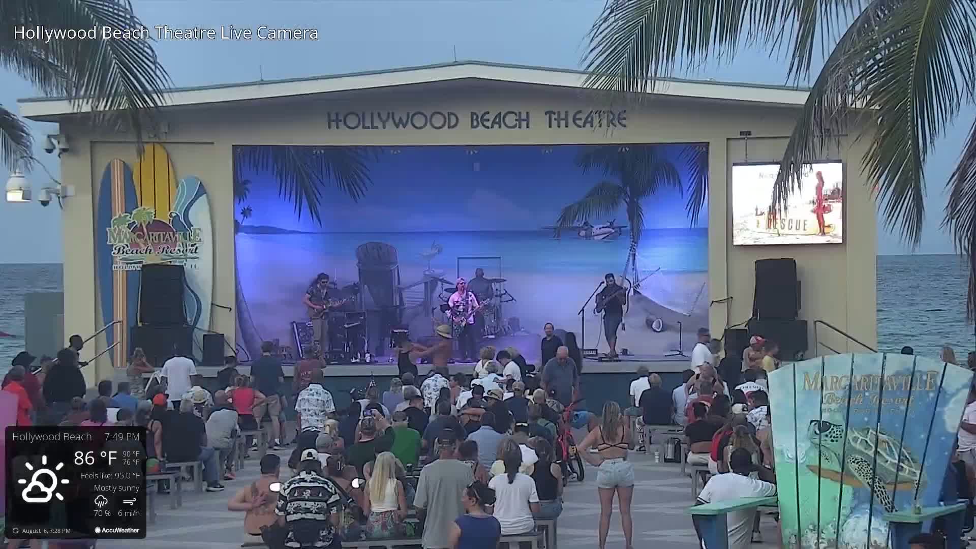 Hollywood Beach Theatre & Big Chairs Square Live Cam - Holywood, Broward, Florida, USA