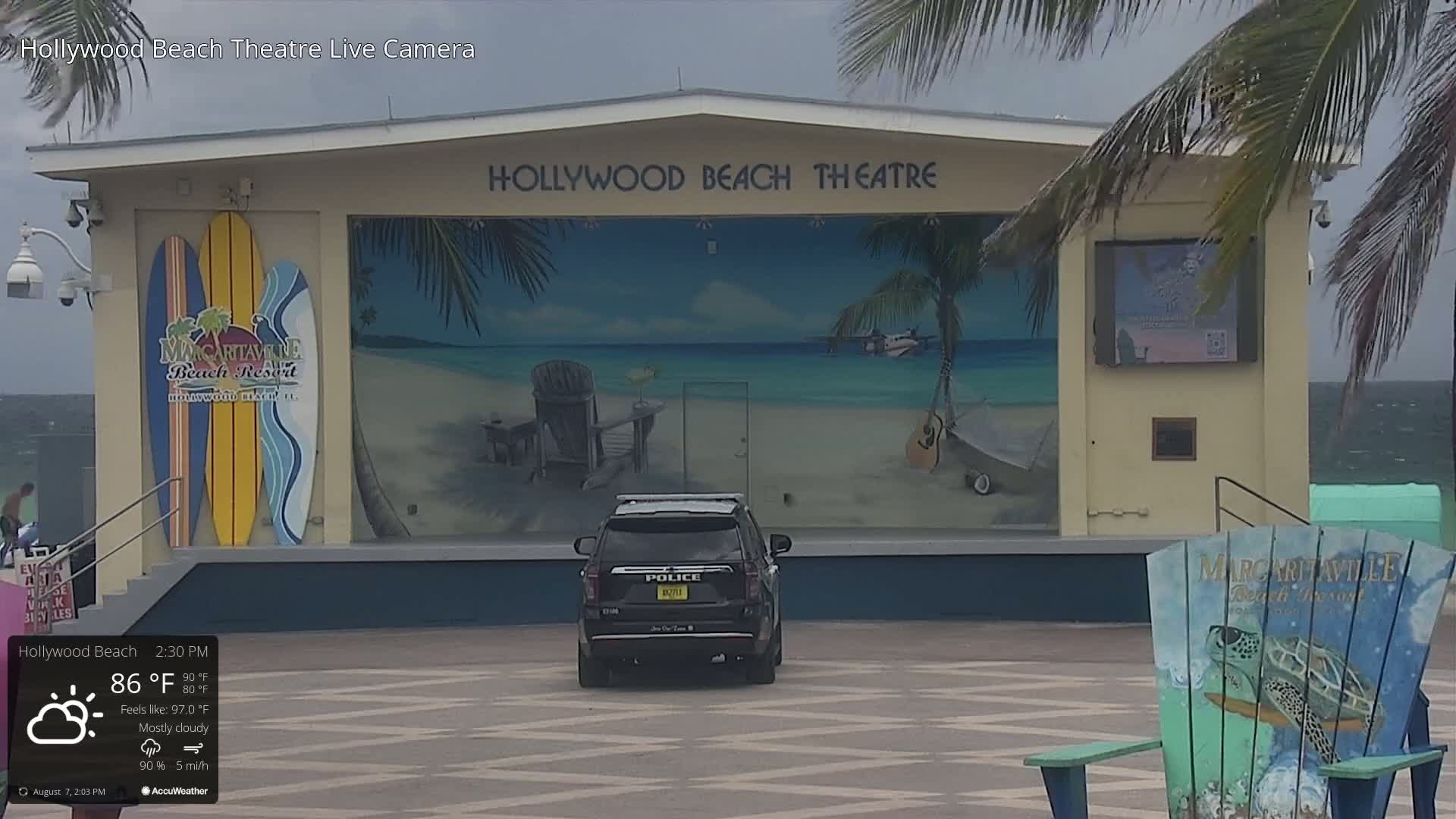 Hollywood Beach Theatre & Big Chairs Square Live Cam - Holywood, Broward, Florida, USA