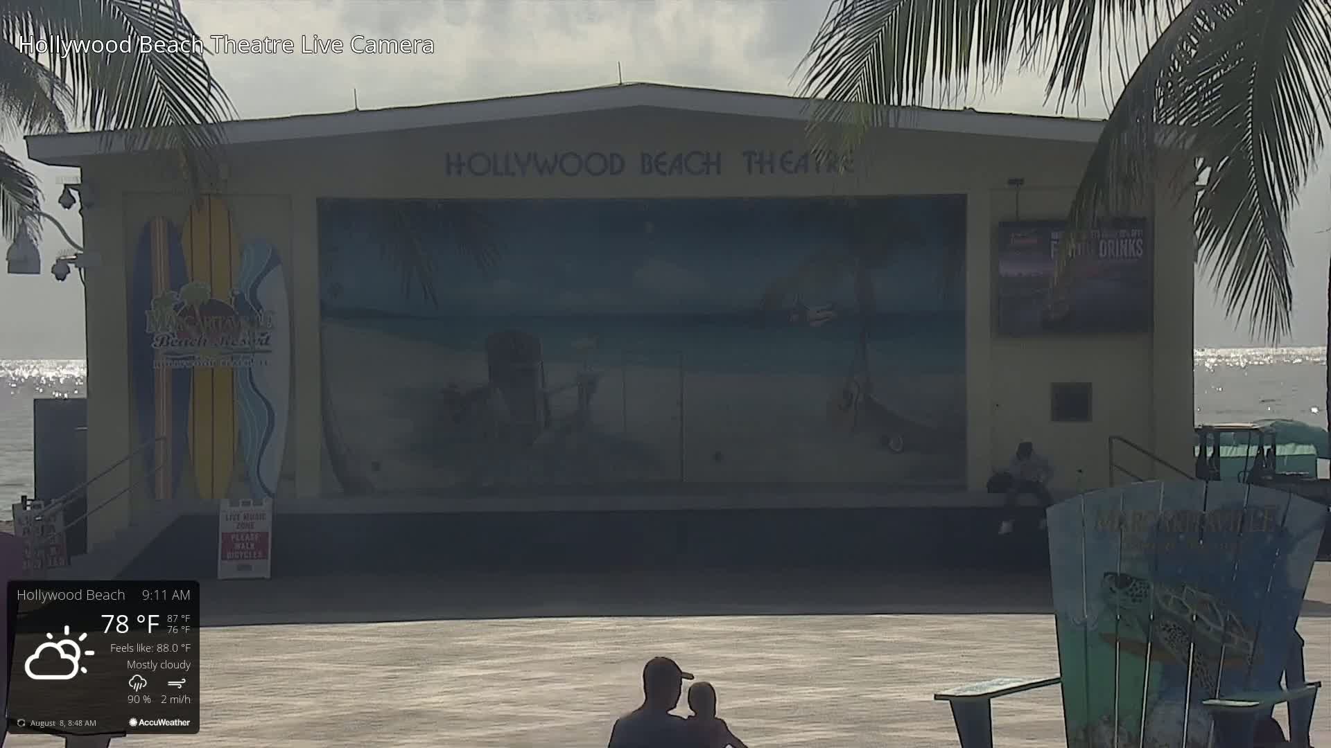 Hollywood Beach Theatre & Big Chairs Square Live Cam - Holywood, Broward, Florida, USA