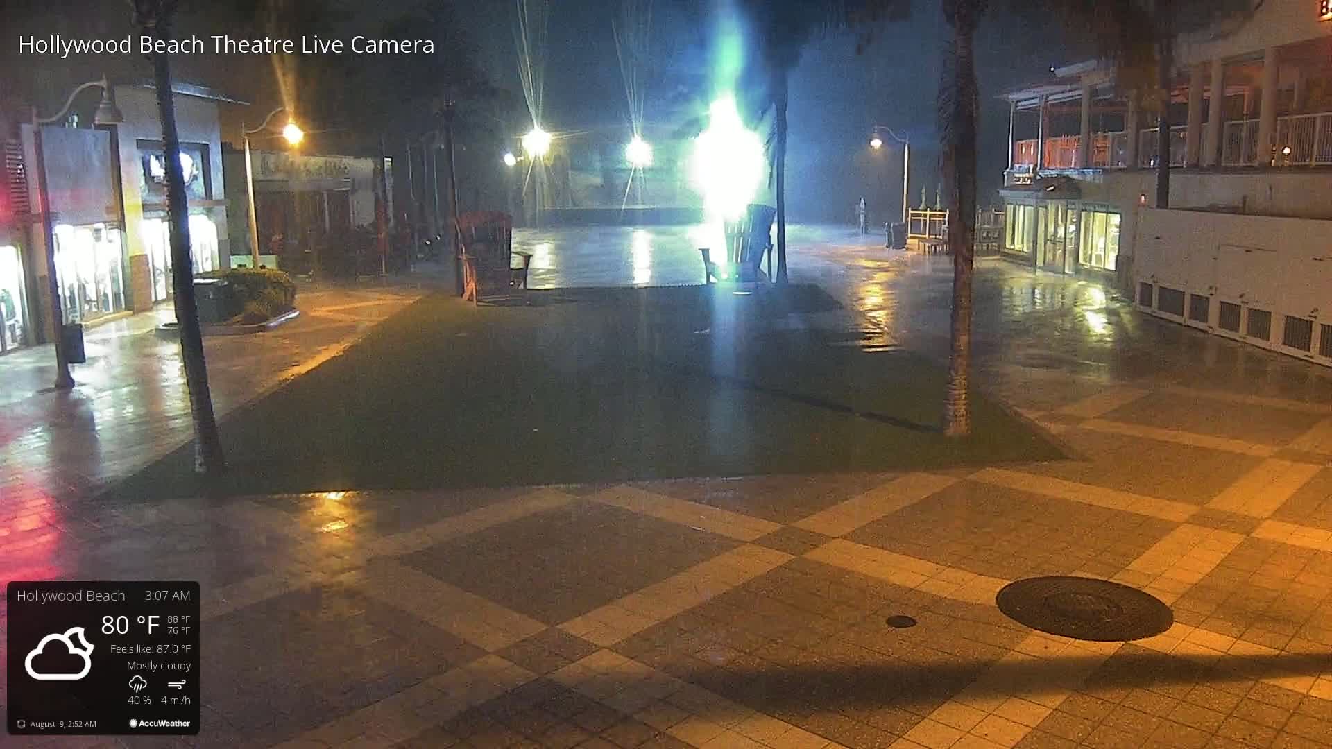 Hollywood Beach Theatre & Big Chairs Square Live Cam - Holywood, Broward, Florida, USA